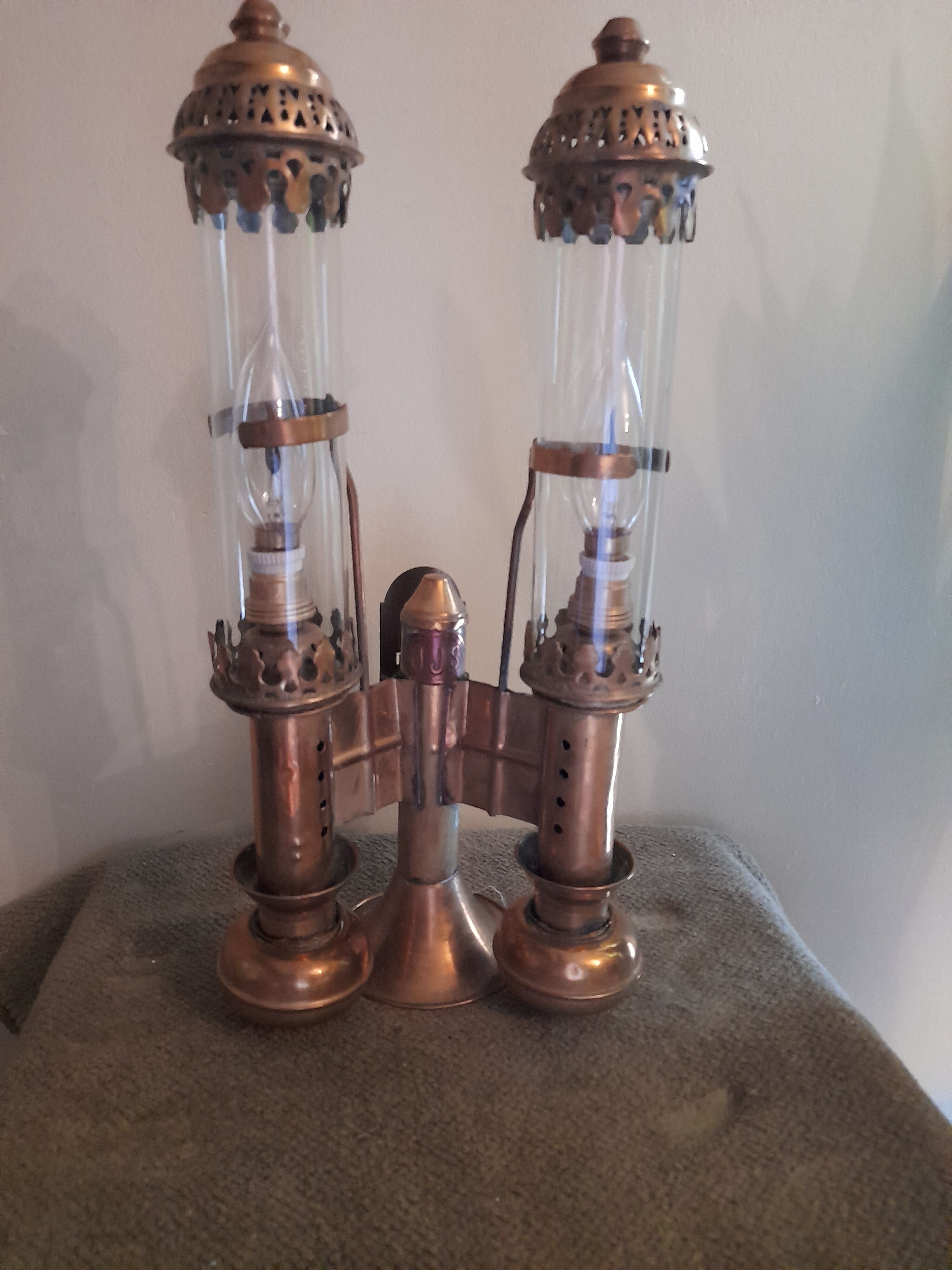 Paire de lampes de gare ancienne