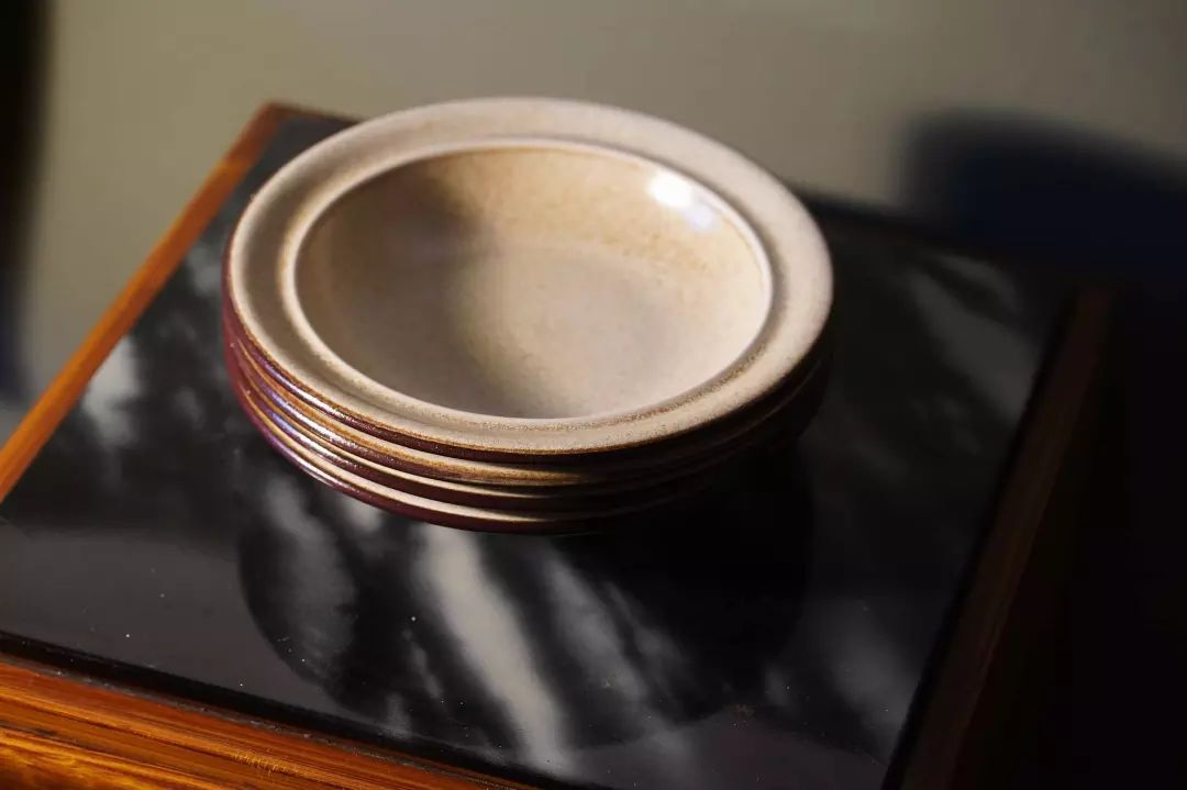 4 hollow ceramic plates