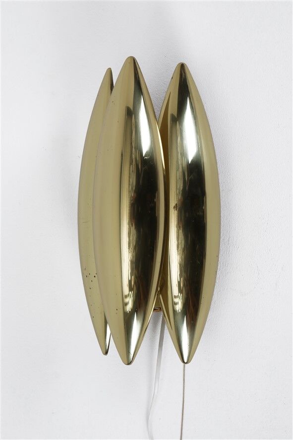 Fog & Mørup / Jo Hammerborg “Kastor” brass wall lamp / Mid-century Danish modern design / 1960s / 1970s