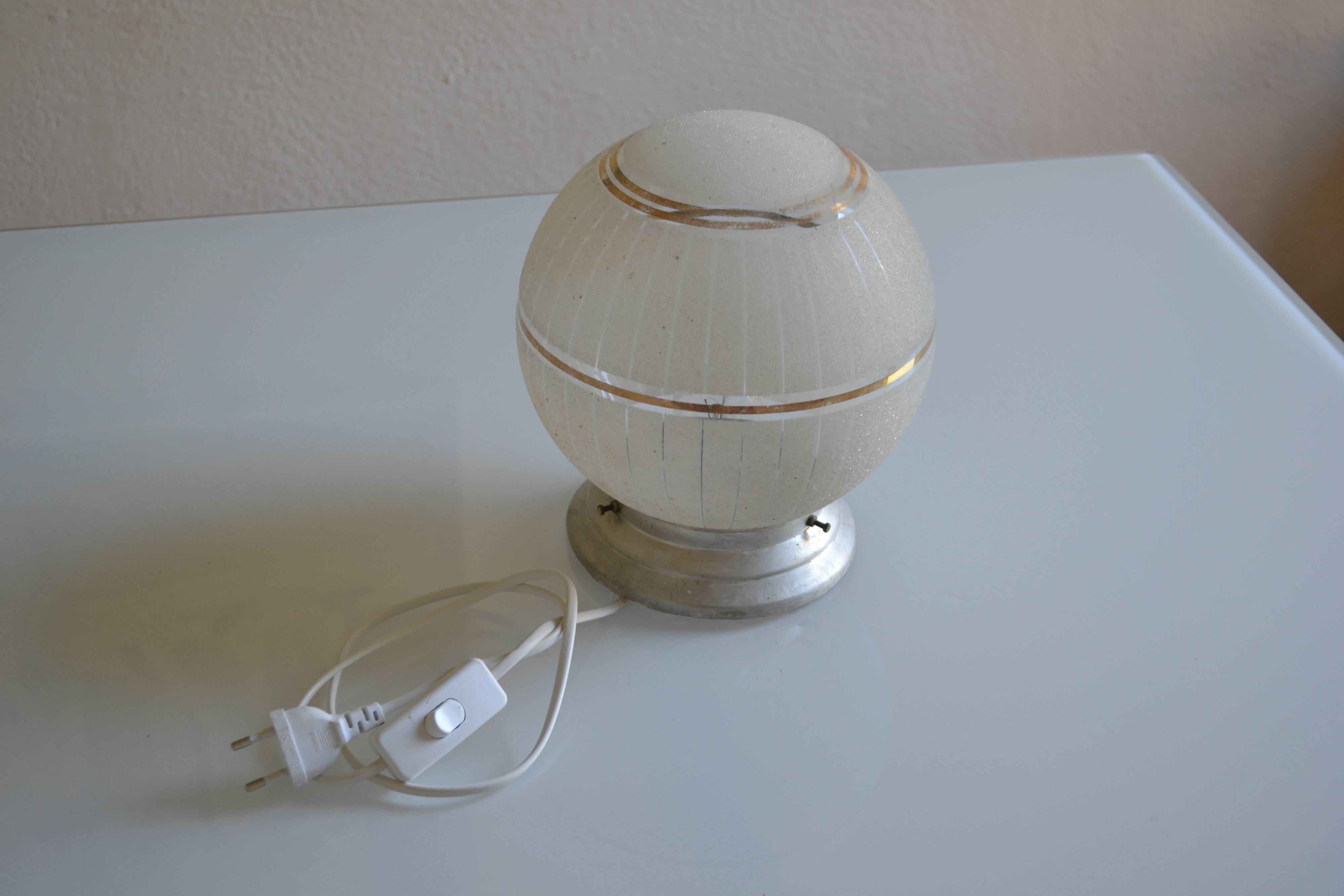 Art deco frosted glass ball table lamp