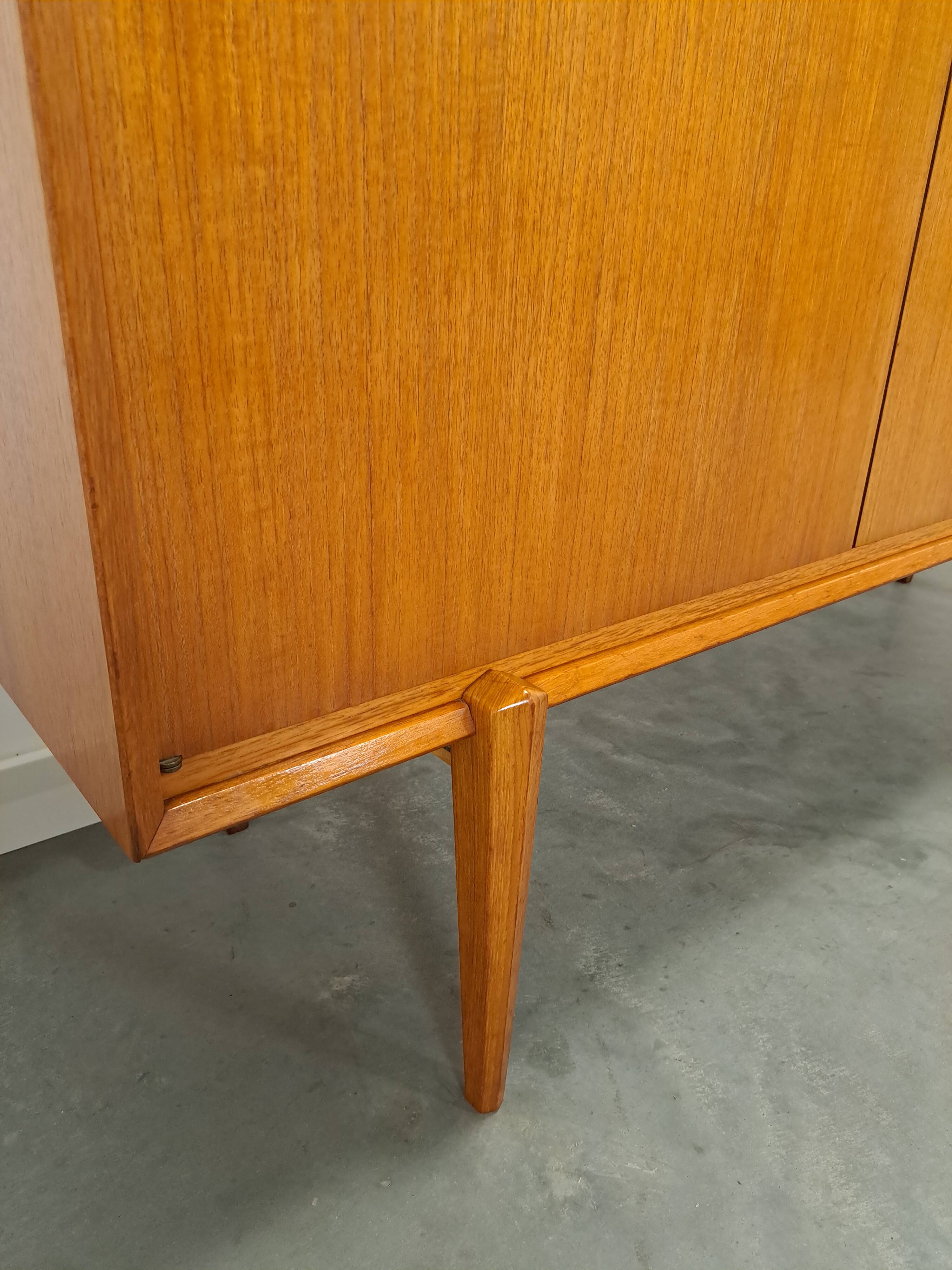 Dressoir avec de grandes capacités en lades vintage