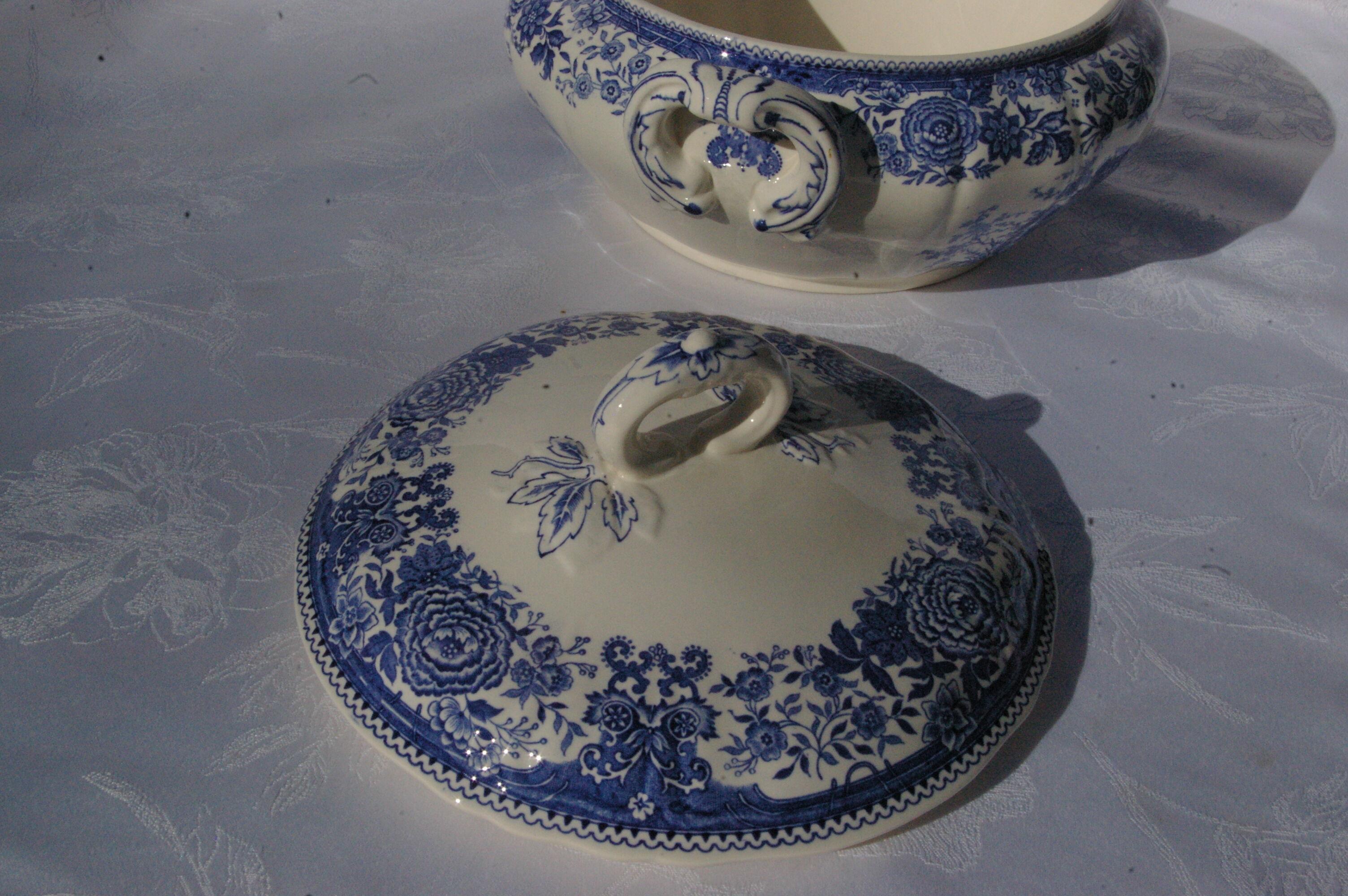 Soup pot in earthenware Villeroy & Boch model Blue Burgenland - Perfect condition