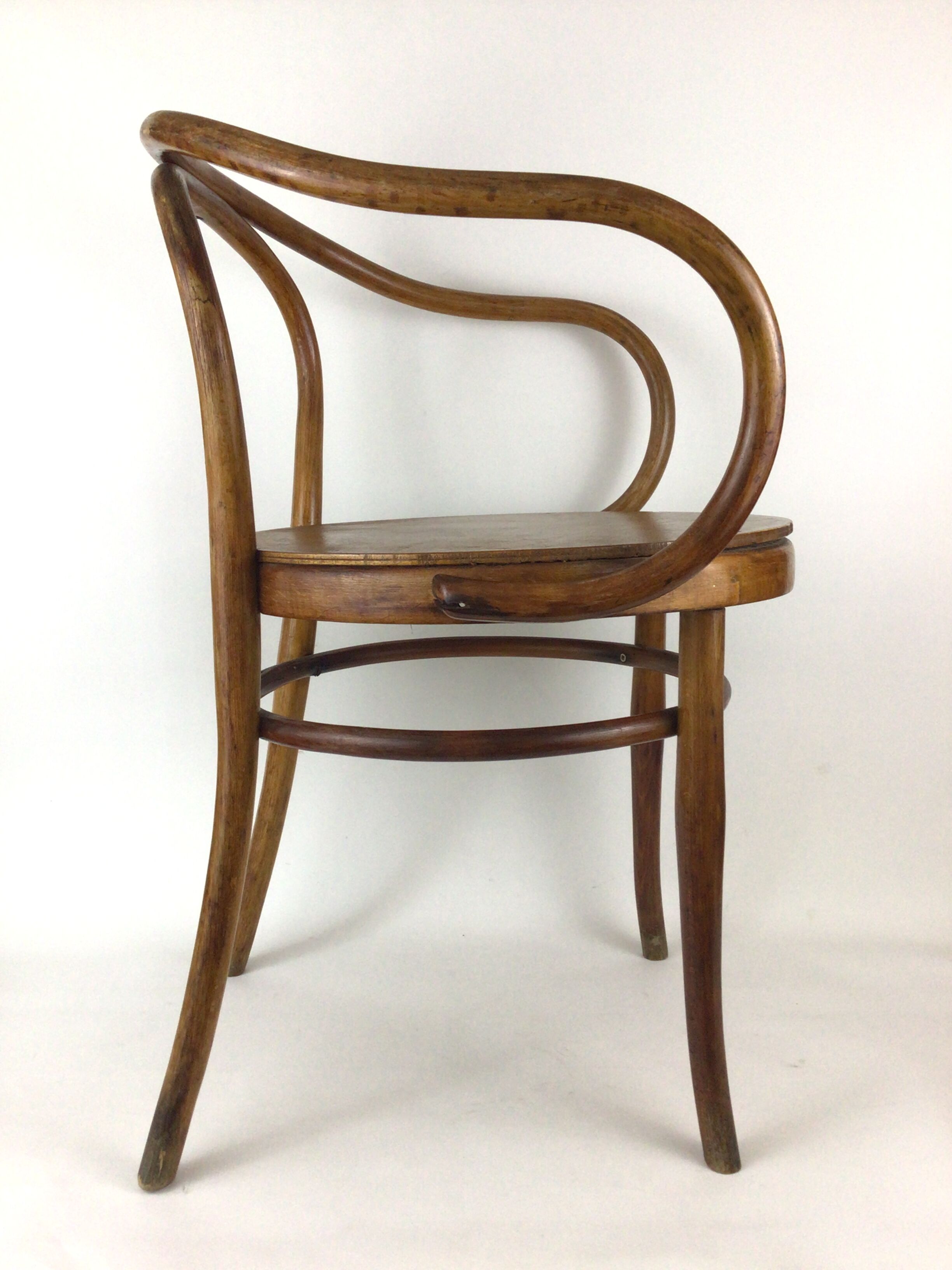 Fauteuil en bois courbé dit le Corbusier J&J Kohn