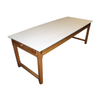 Extendable farm table