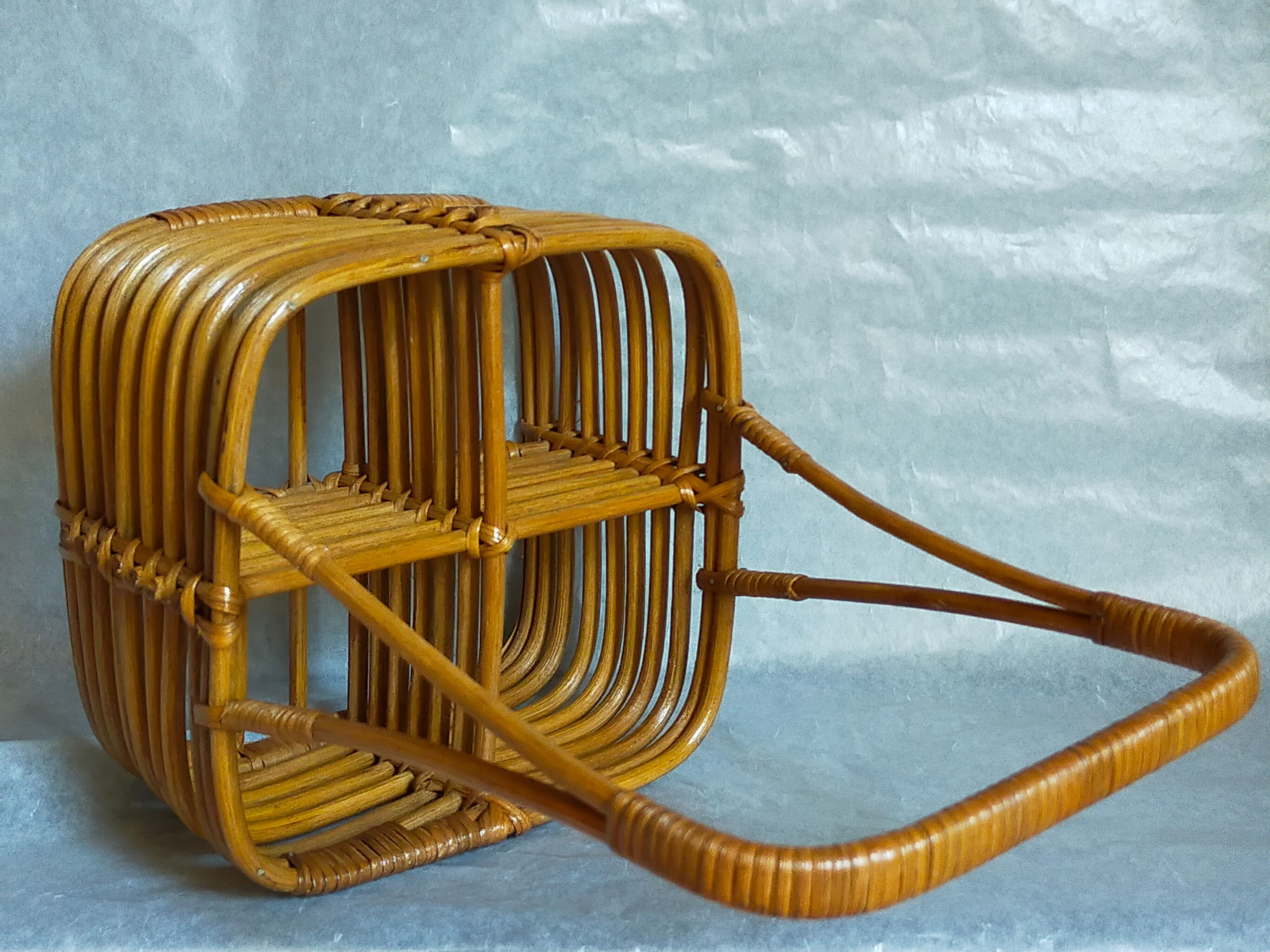 Bottle basket in vintage wicker 60s