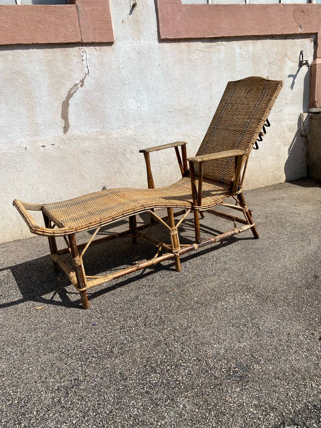 Wicker lounge chair