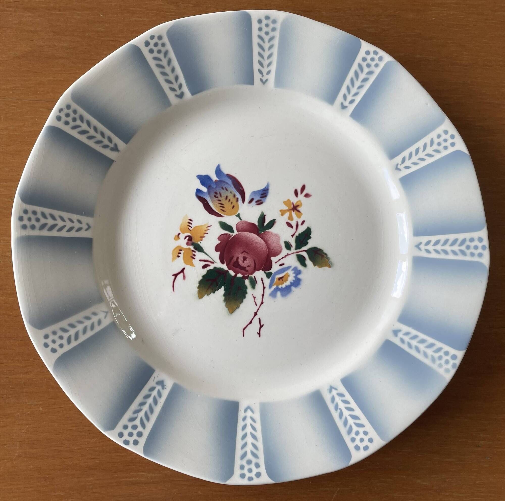 6 large flat antique plates in Sarreguemines earthenware