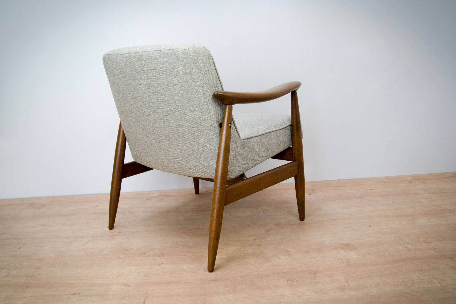 Gfm-87 armchair by juliusz kedziorek for gościcińskie furniture, 1960