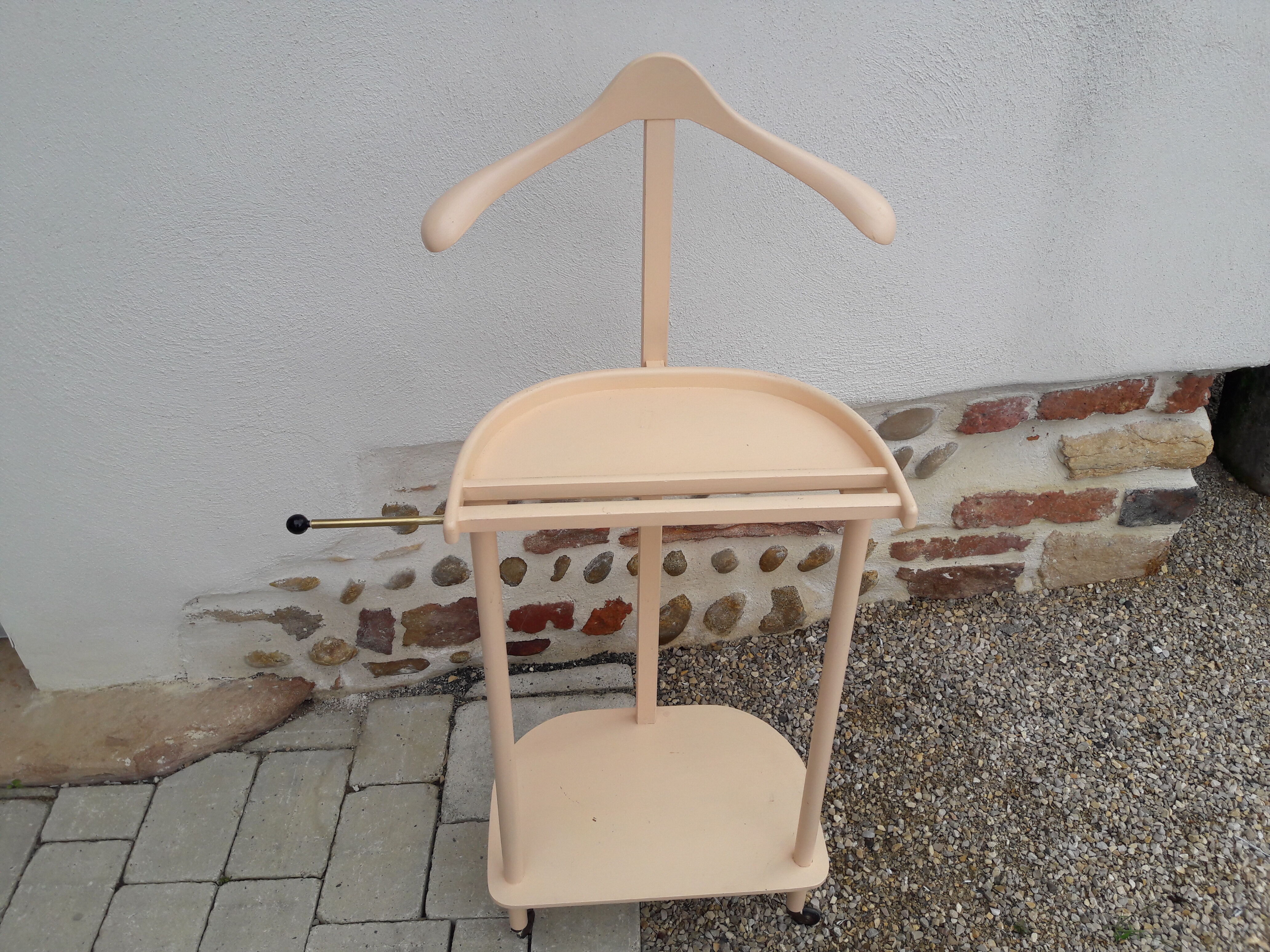 Valet de chambre on wheels