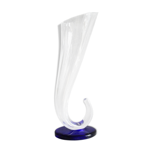 Vase en cristal en forme de corne