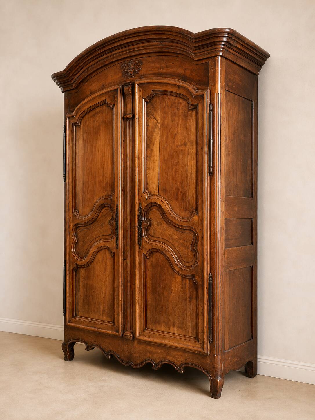 Dauphinoise wardrobe in Louis XV style in walnut, storage sideboard H:2.20m