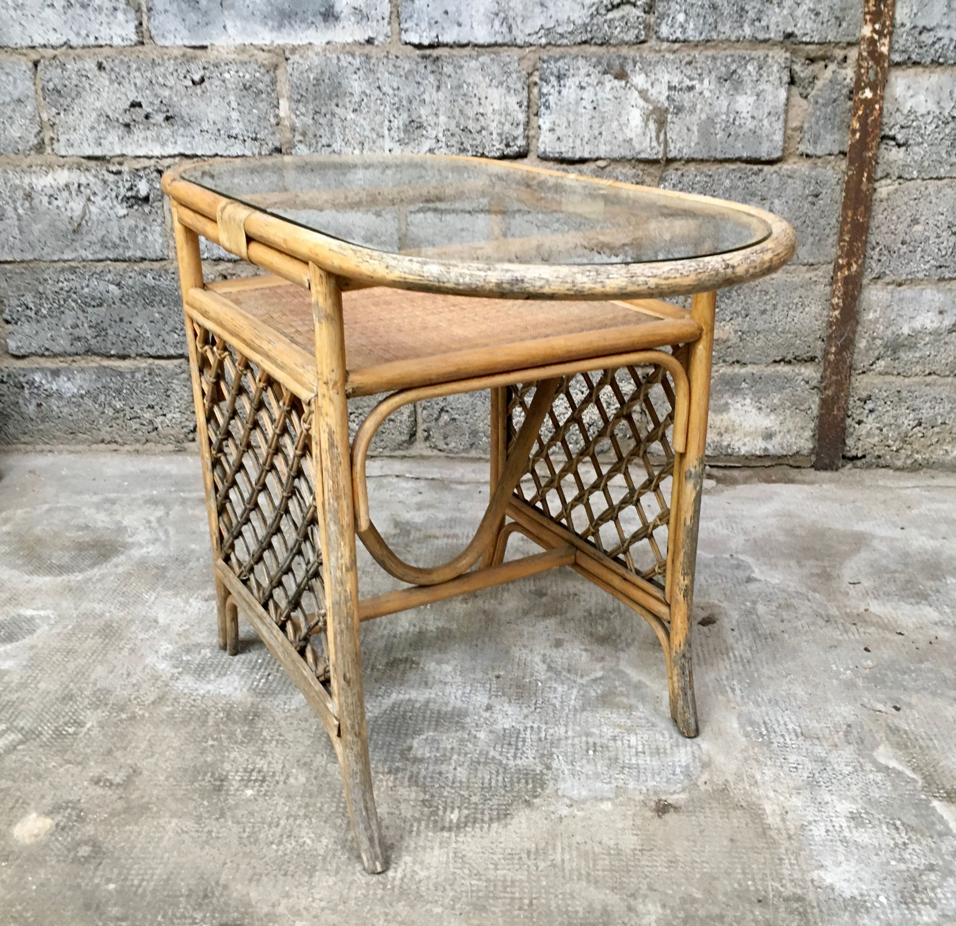 Table de repas à manger en verre et rotin