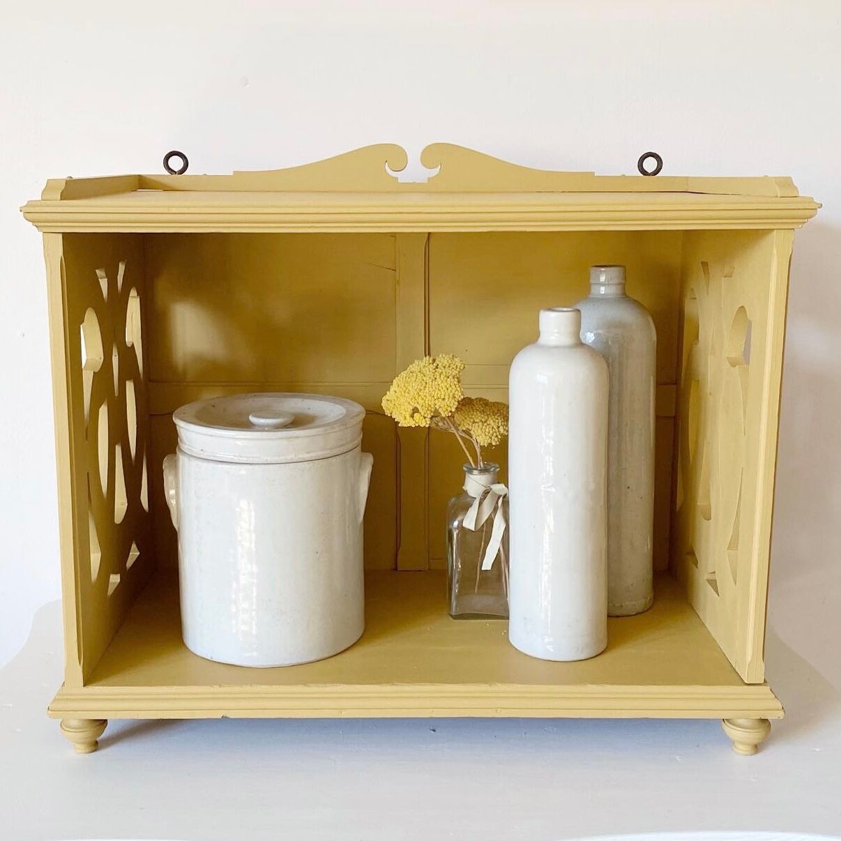 Fine yellow shelf XIXth