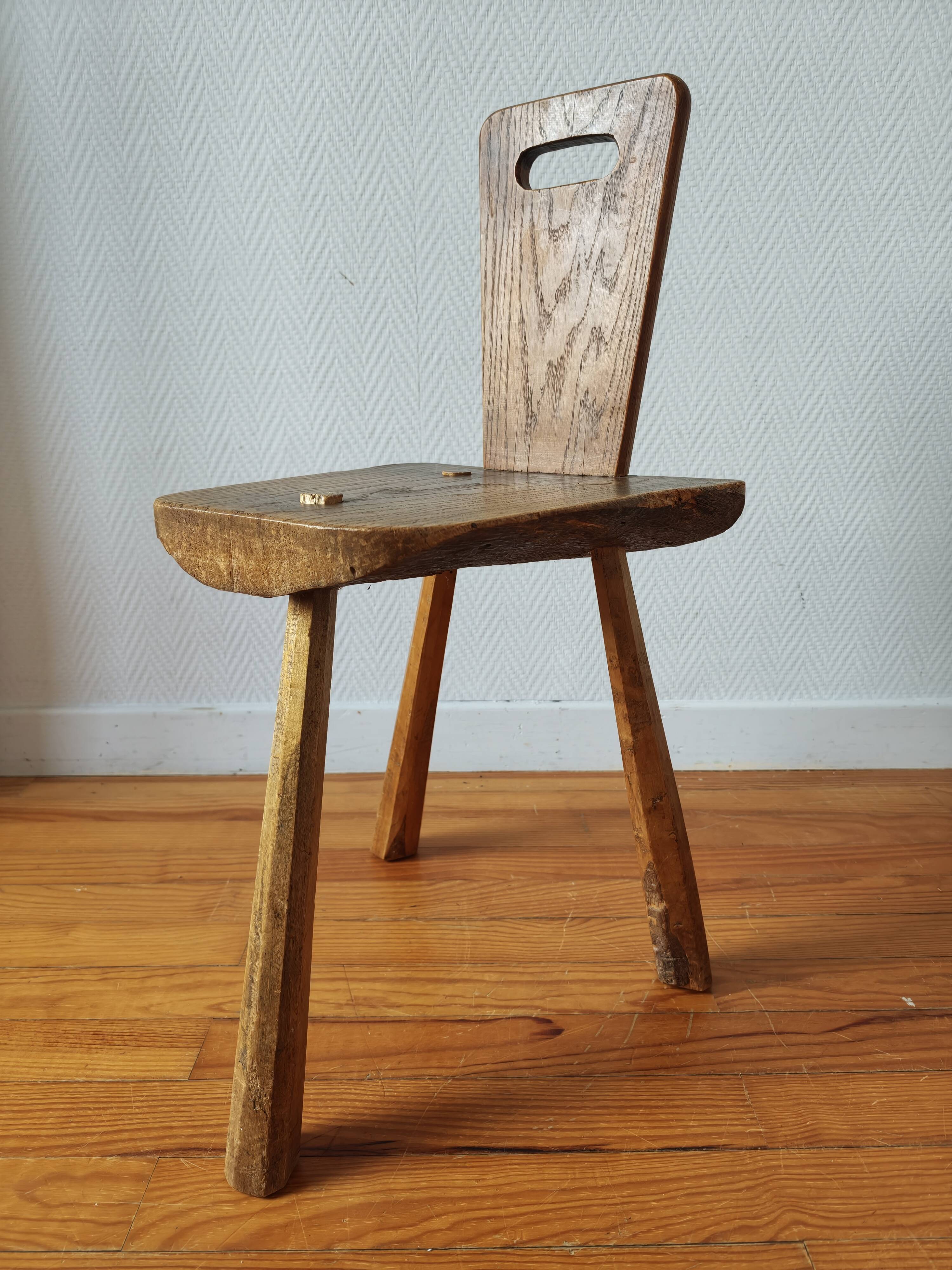 Tripod chair in solid wood – Handcrafted – Brutalist spirit