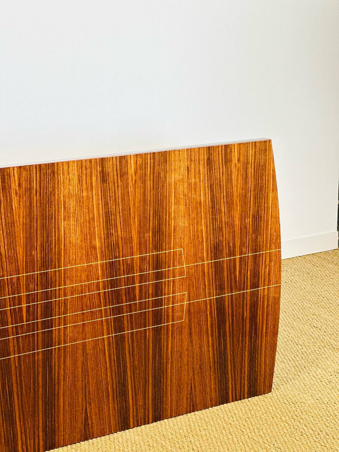 1960s Art Deco dining table varnished in rosewood.