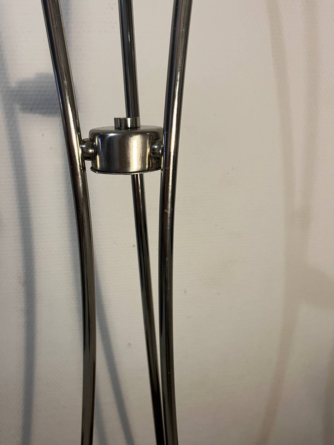 Lampadaire métal socle fonte 3 globes année 80