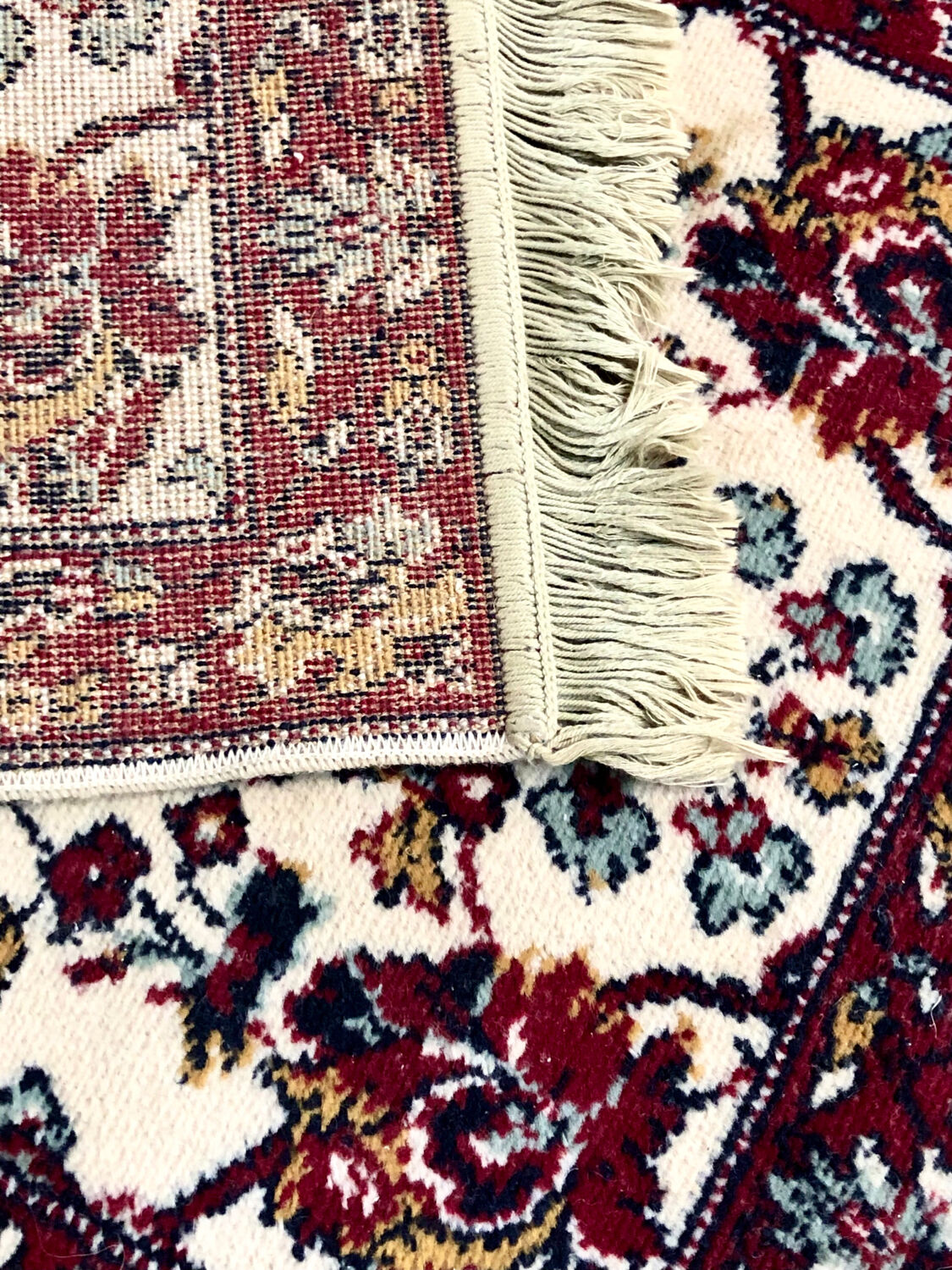 Small vintage oriental carpet - 133 x 60 cm