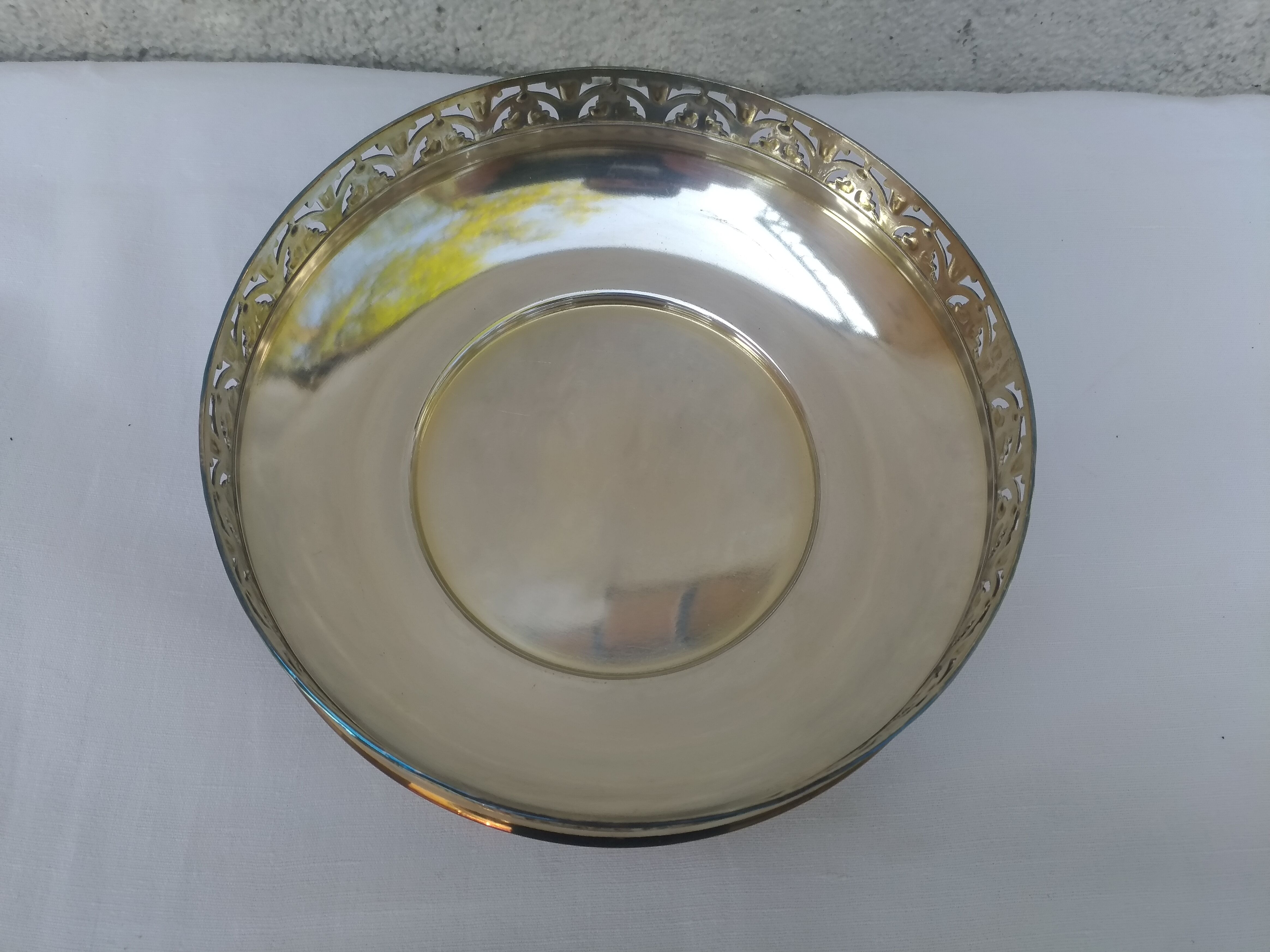 Fruit cup in silver metal