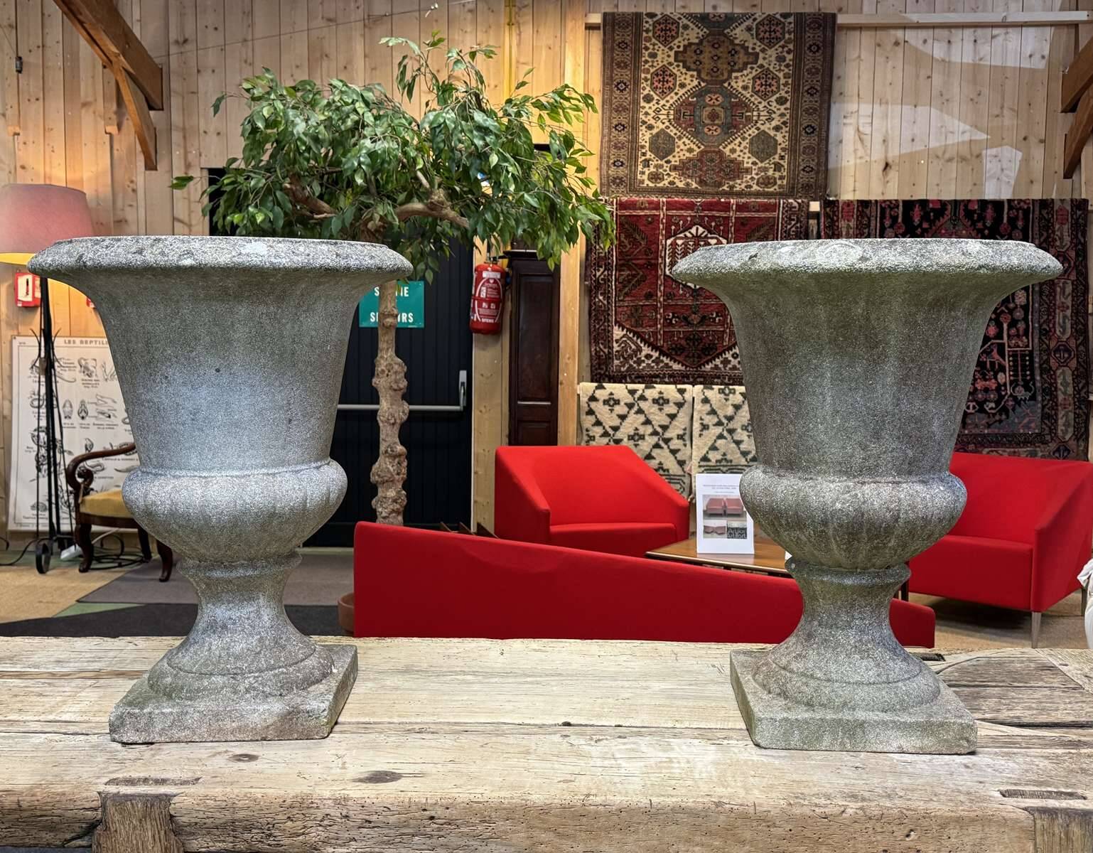 Pair of Médicis planters in reconstituted stone from the 1970s.