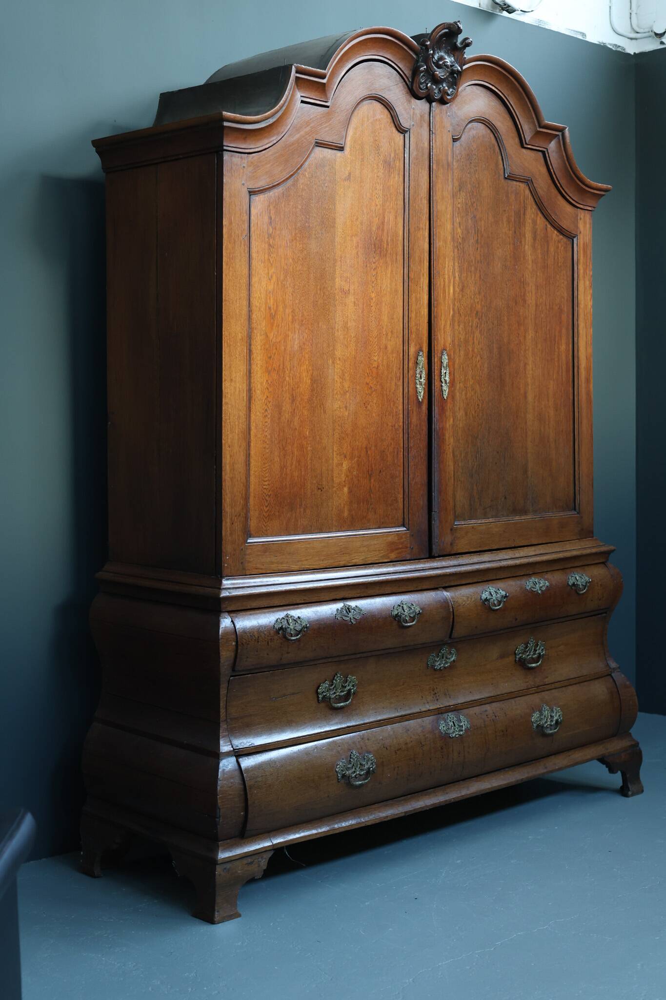 Bombe armoire hollandaise xviiie siècle