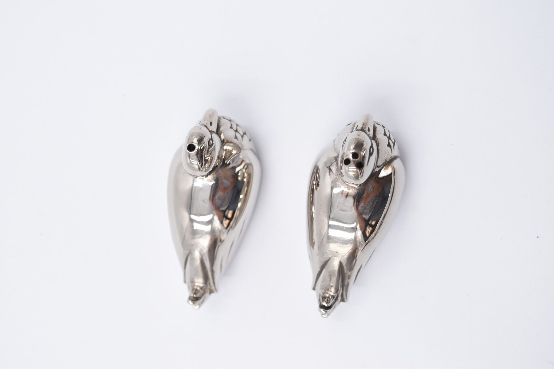 Salt and pepper salt pepper metal silvery in the form of duck art deco style