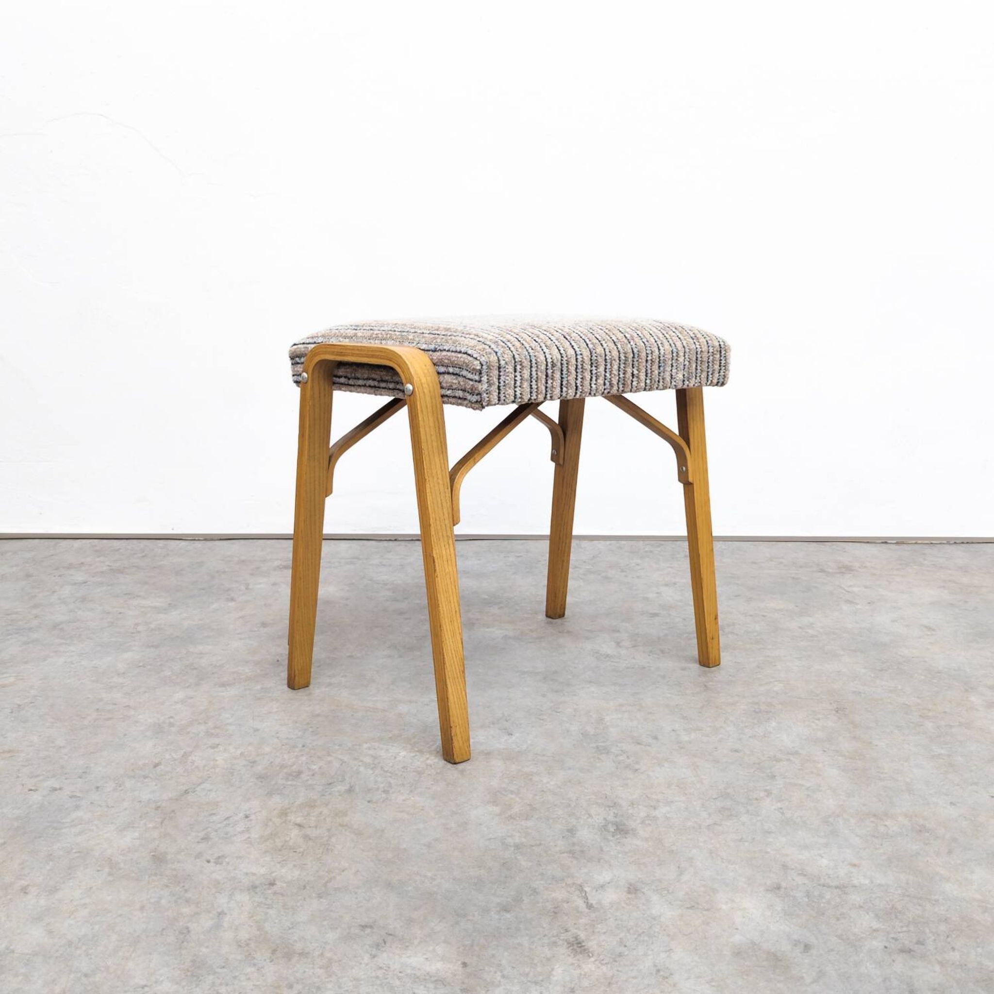 Tabouret Mid-Century en Bois Courbé par Ludvík Volák pour Dřevopodnik Holešov, 1960s