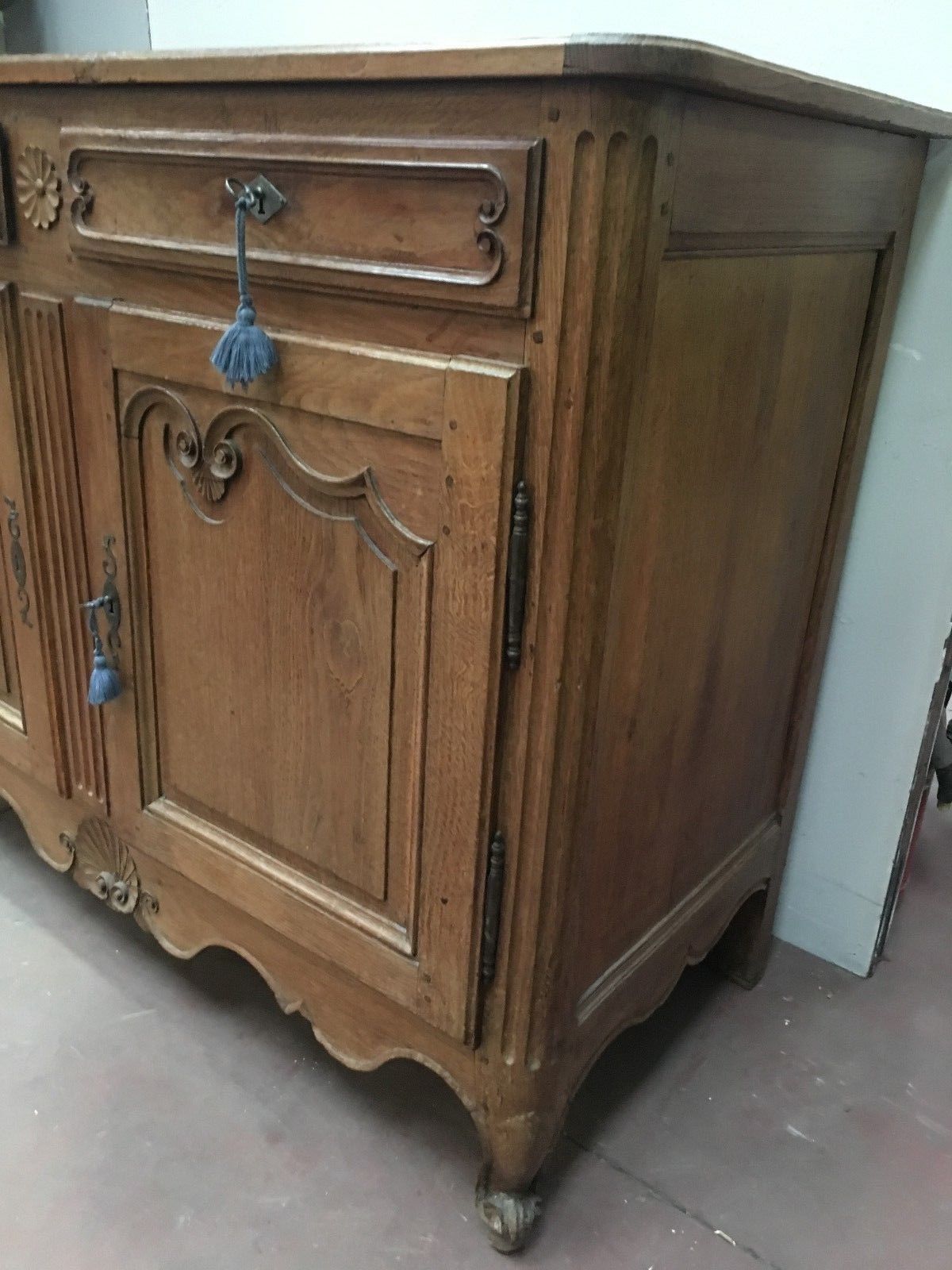 Buffet Louis XV in moulded oak 18th century