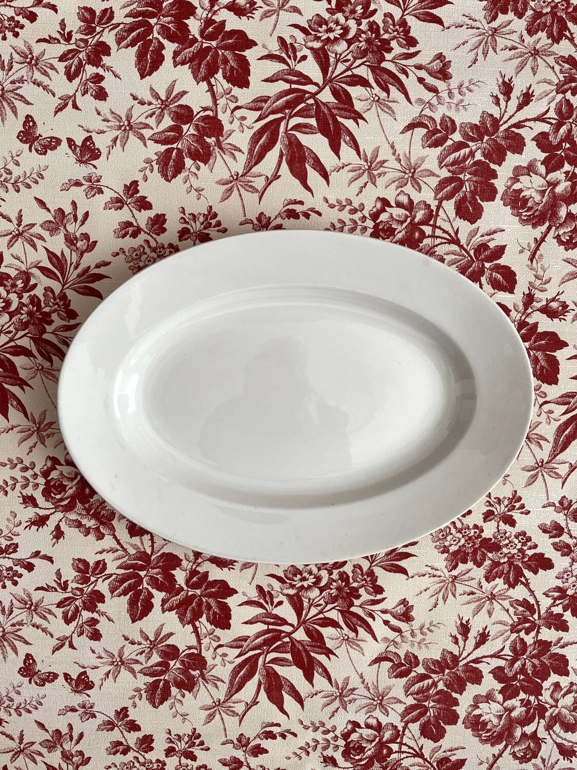 White oval dish in Opaque ironstone from Lunéville, late 19th century