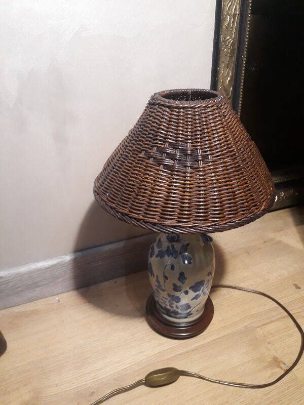 Lampe asiatique fleur naive avec abat-jour osier