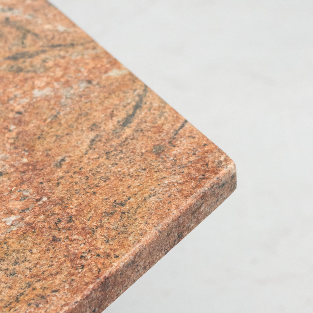 Table basse en granit des années 1970