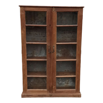 Armoire vitrée en bois avec fond métal
