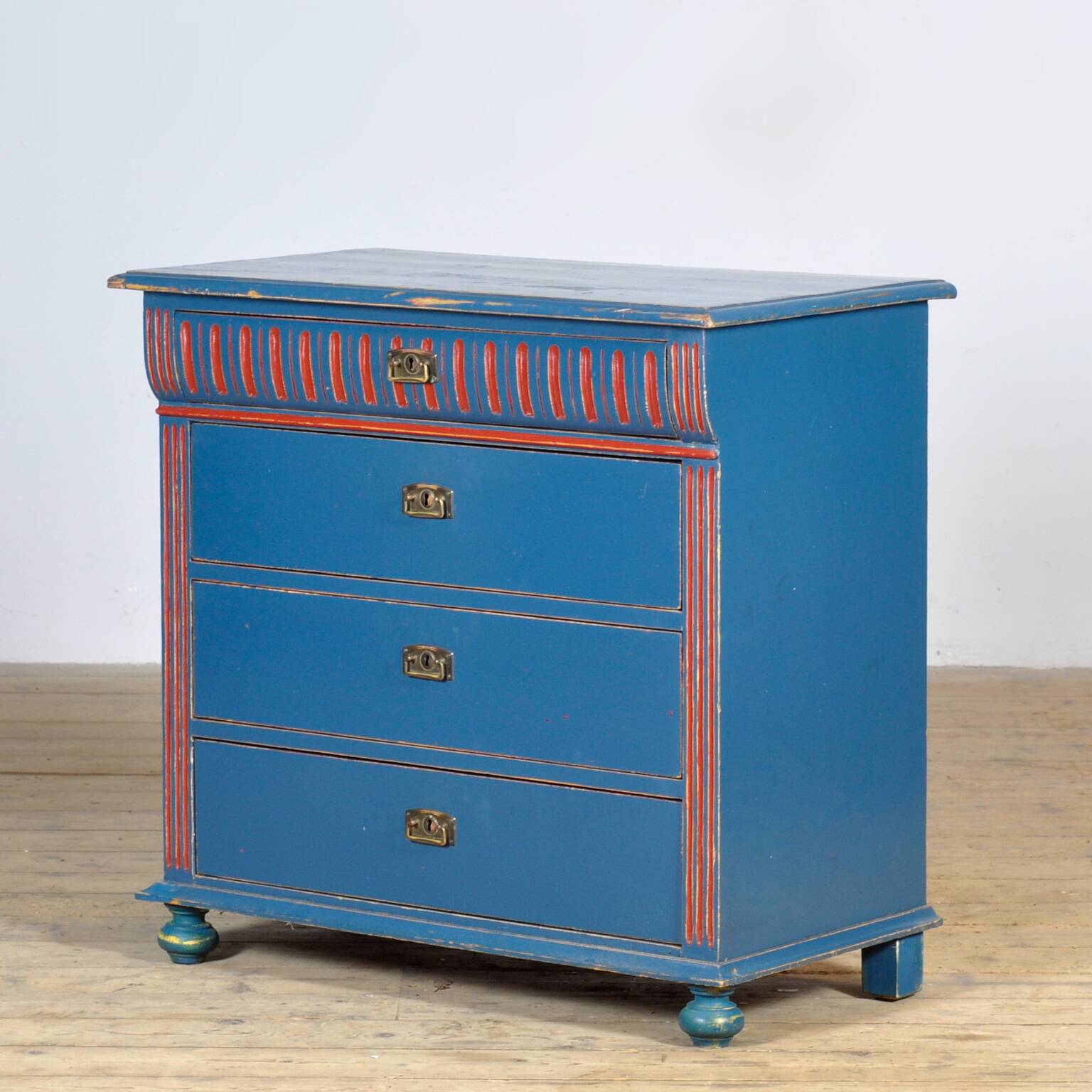 Pine chest of drawers, circa 1925