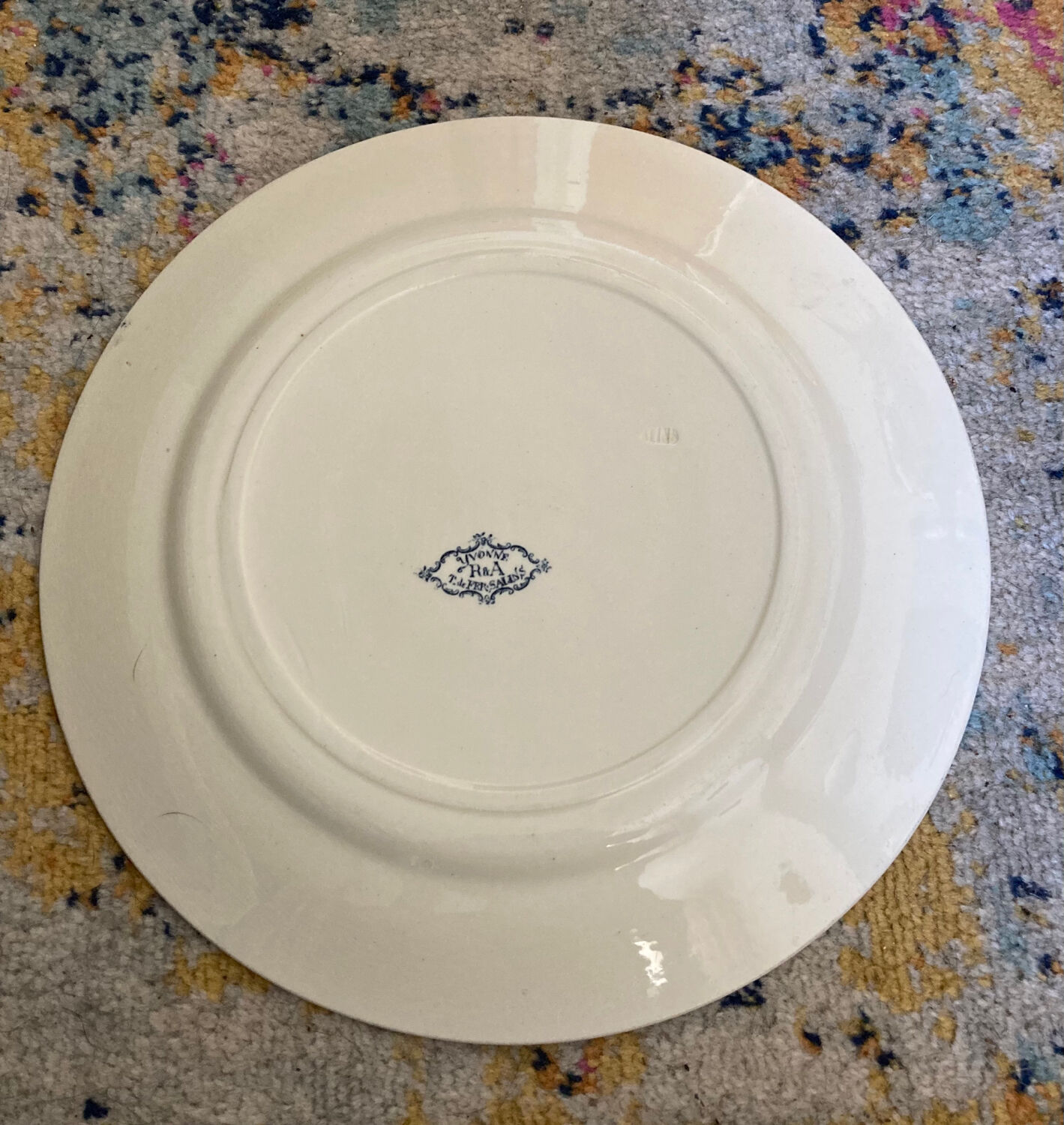 Round dish Terre de Fer Salin model Yvonne