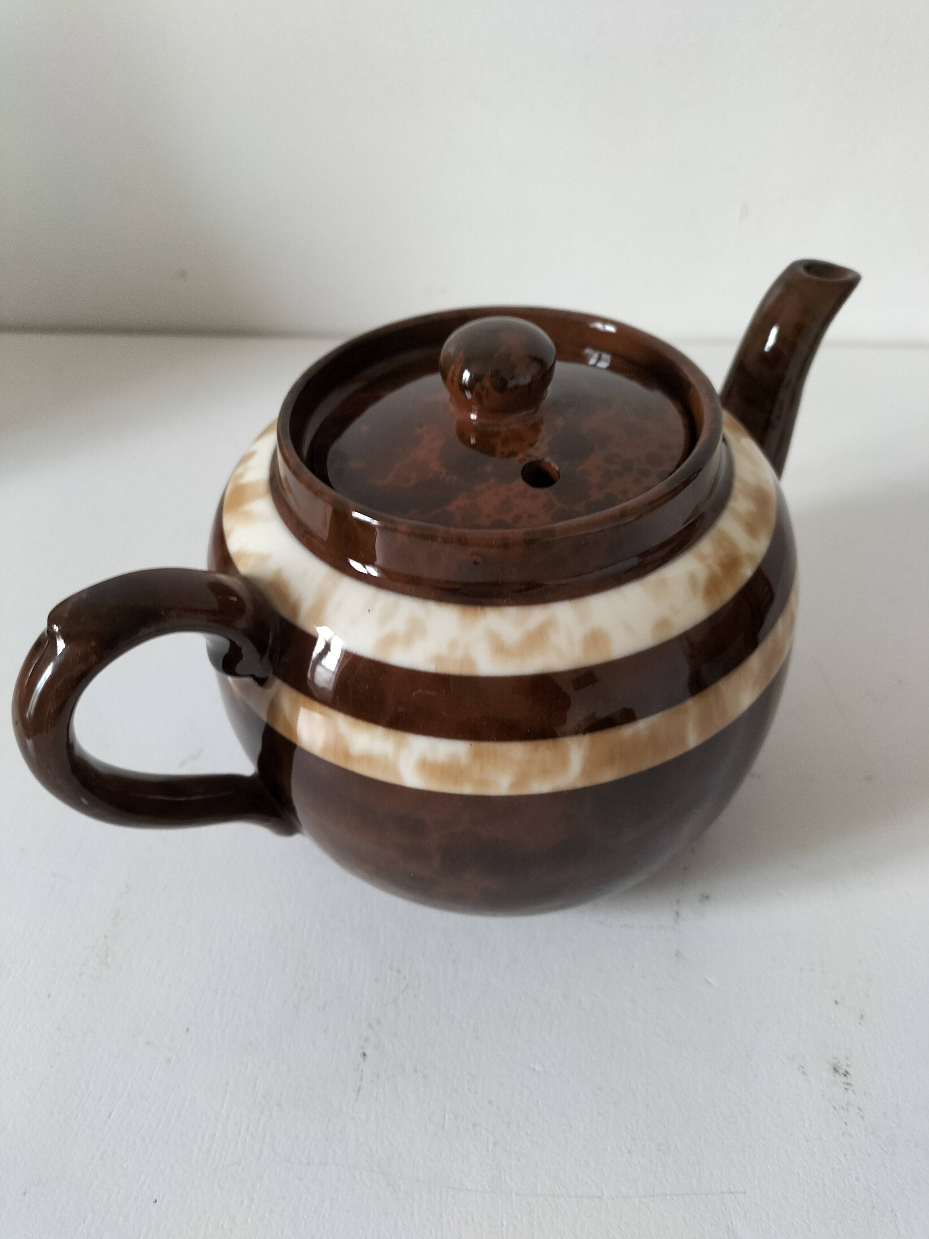 Brown Betty Price & Kensington Teapot