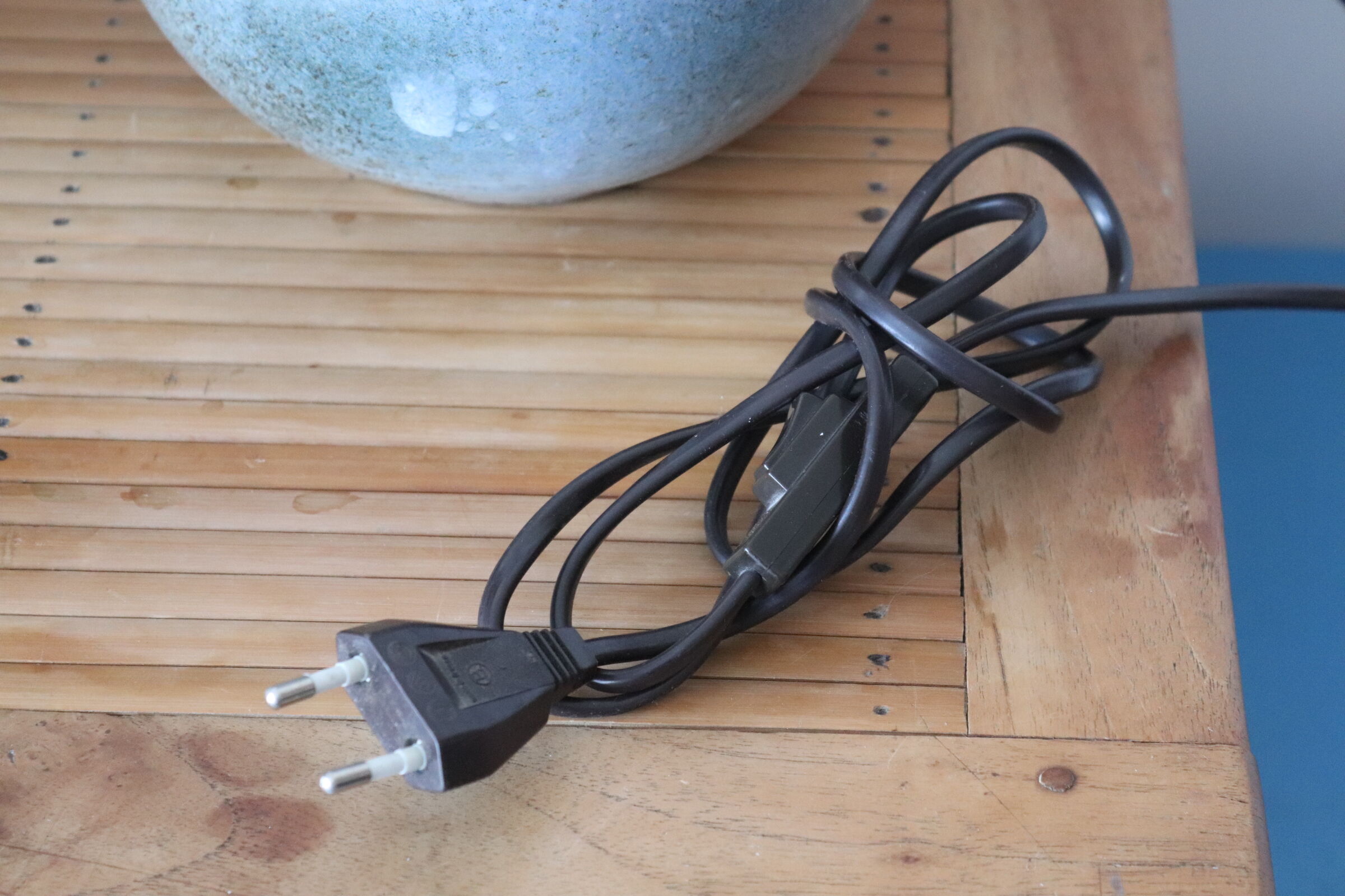 Blue ceramic ball lamp foot