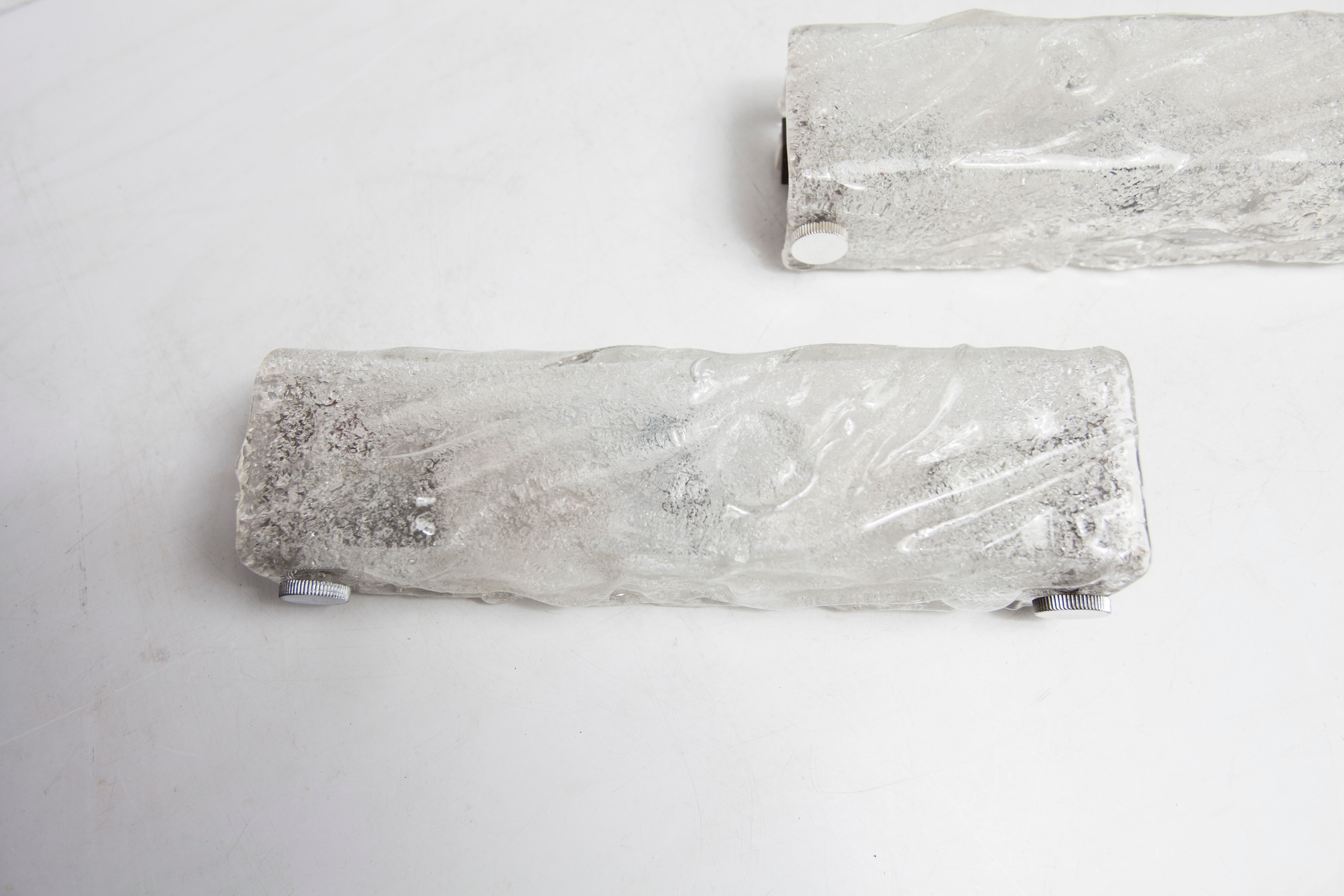 Pair of wall lights in opaque corrugated bubble glass 1970