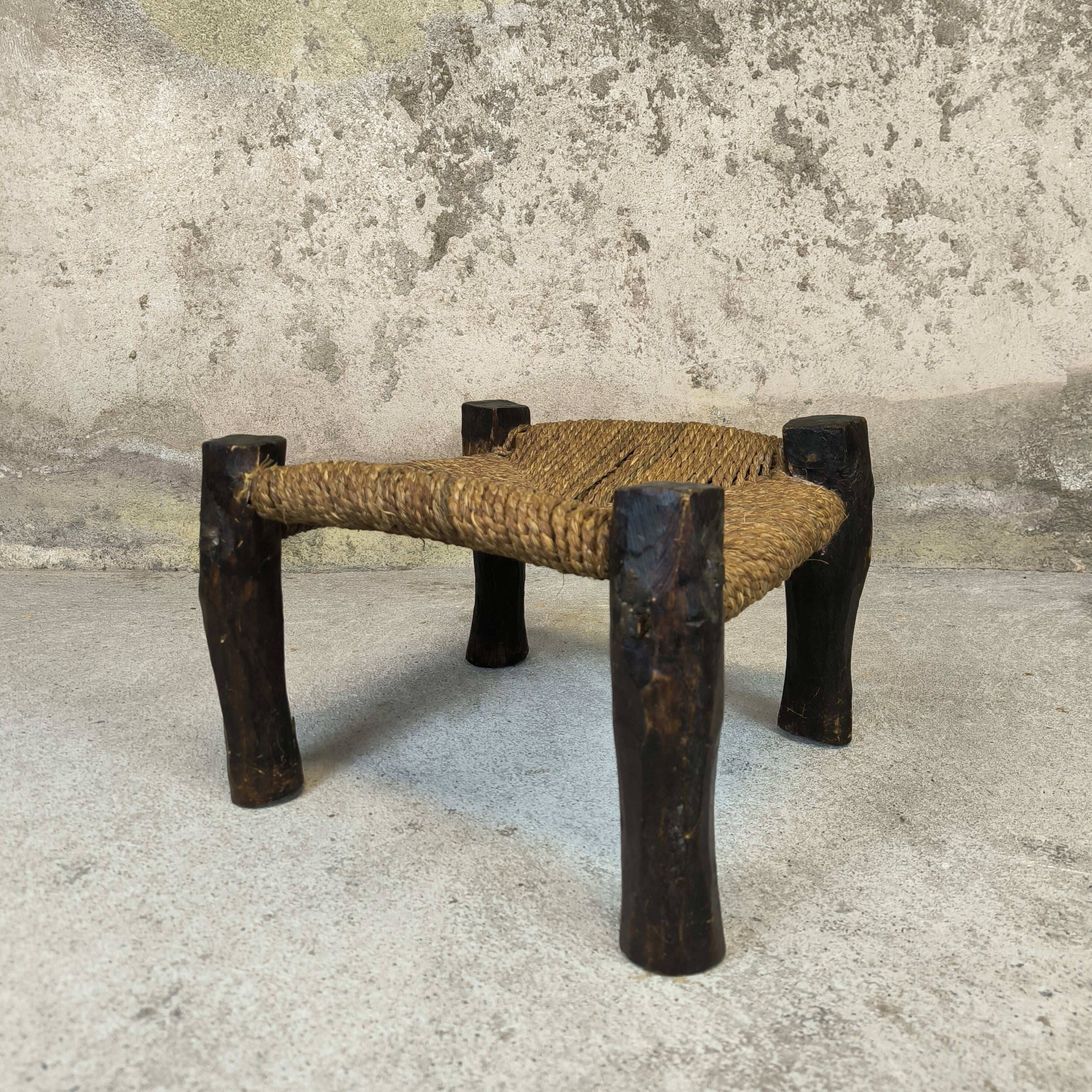 Vintage low stool in wood and straw.