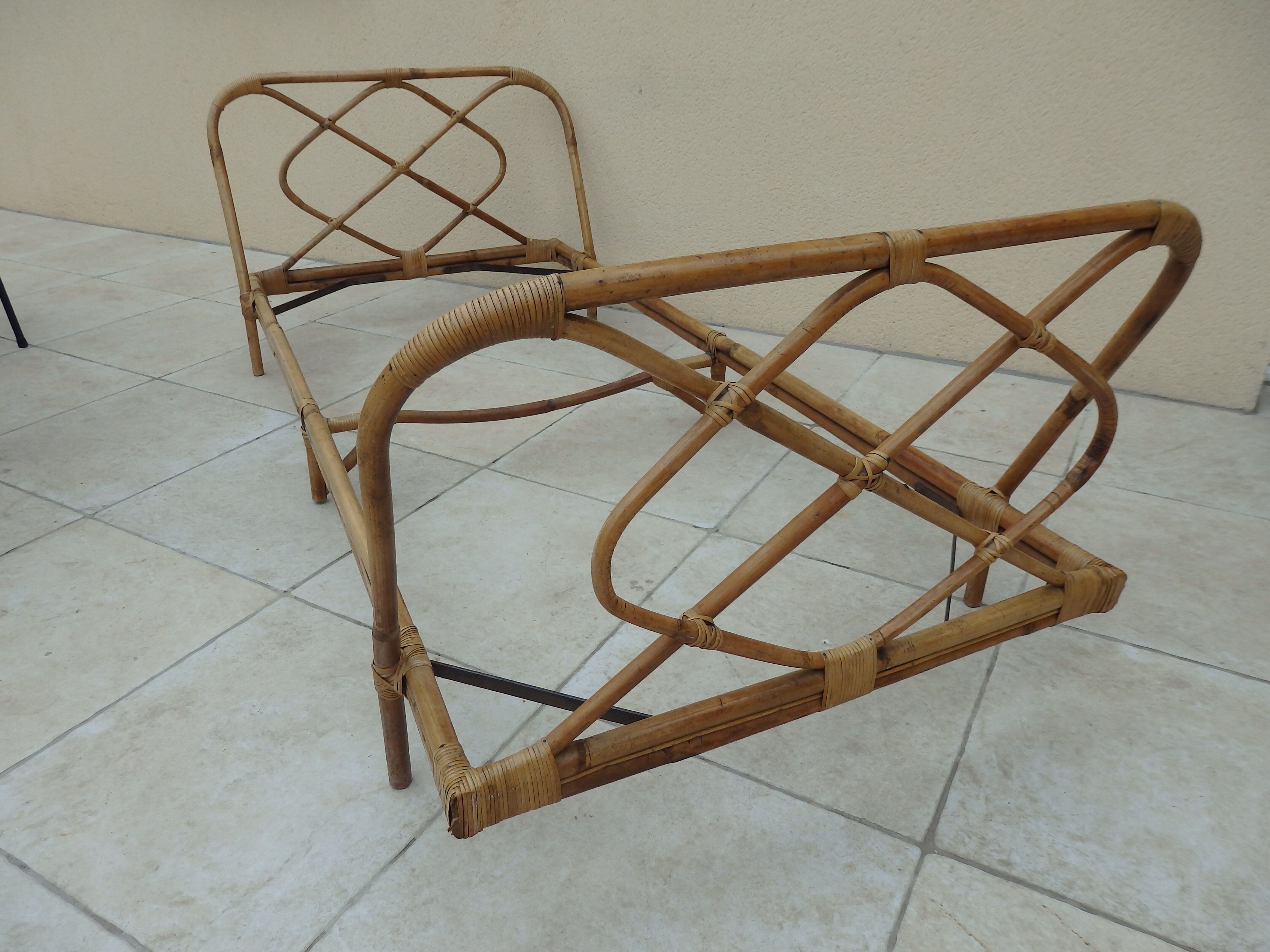 Vintage rattan bed 1 person