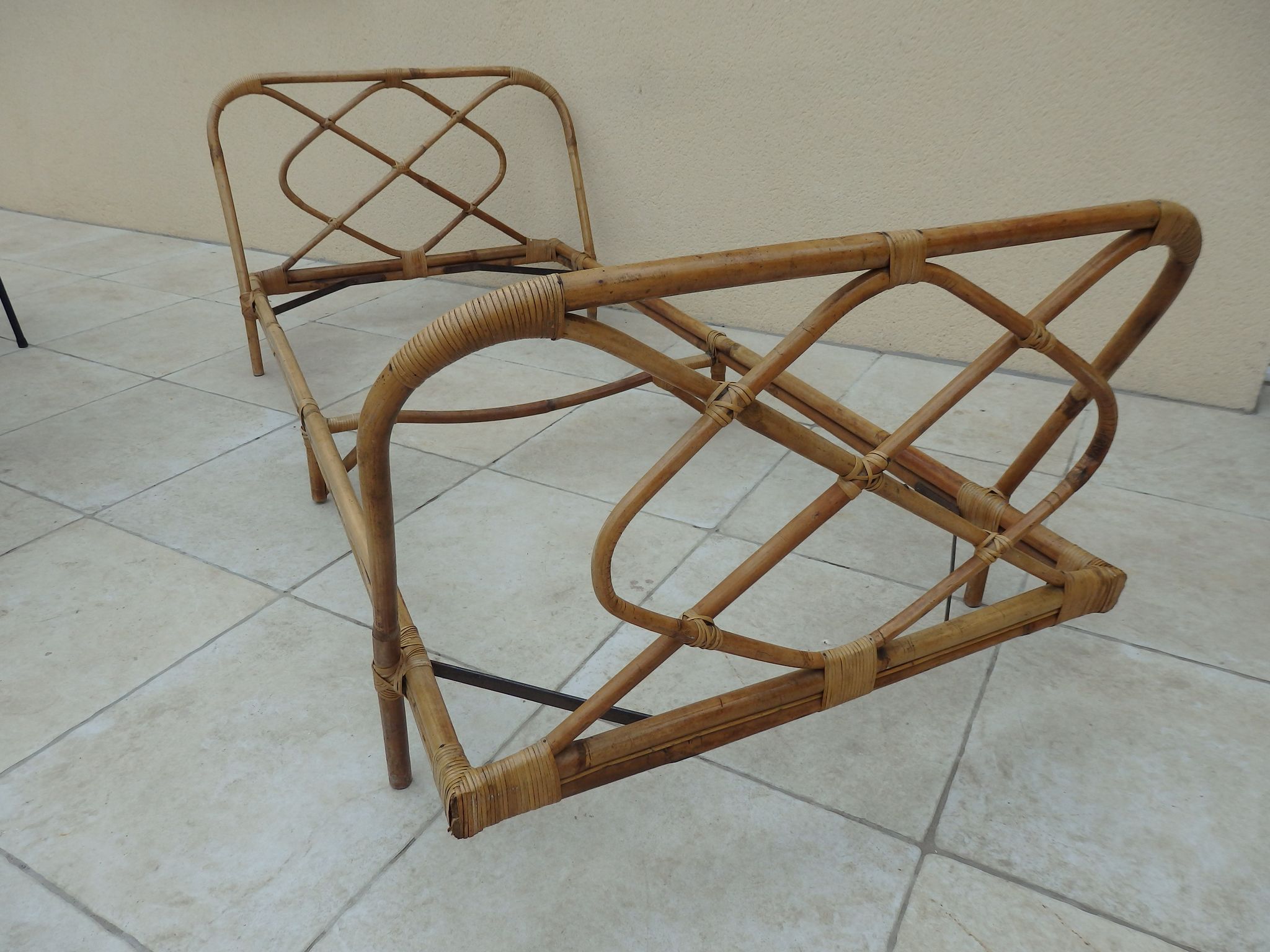 Vintage rattan bed 1 person