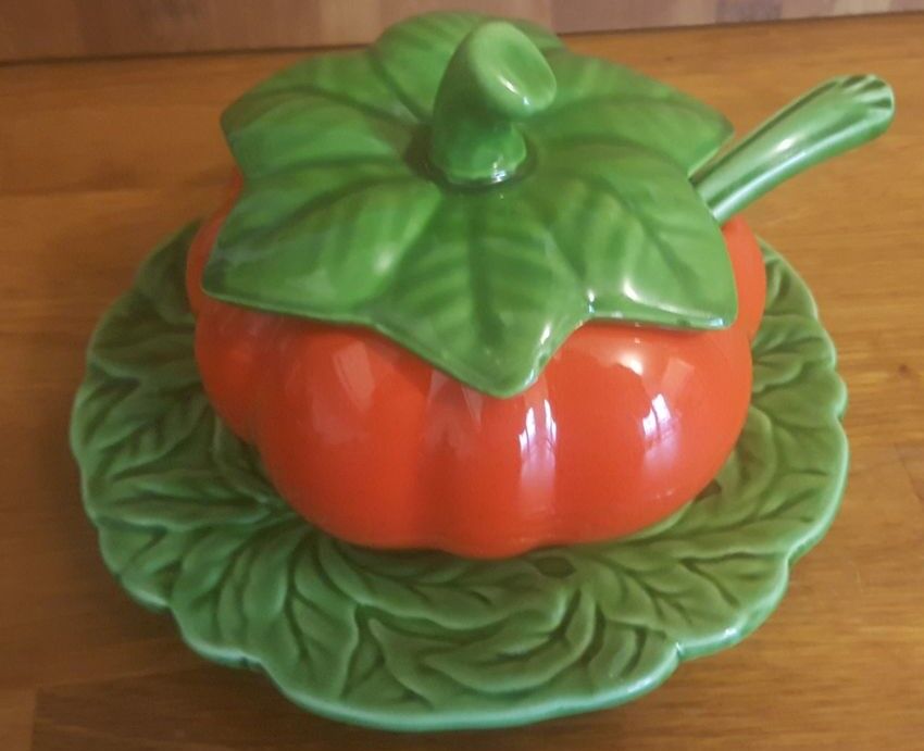 Vintage tomato-shaped slurry