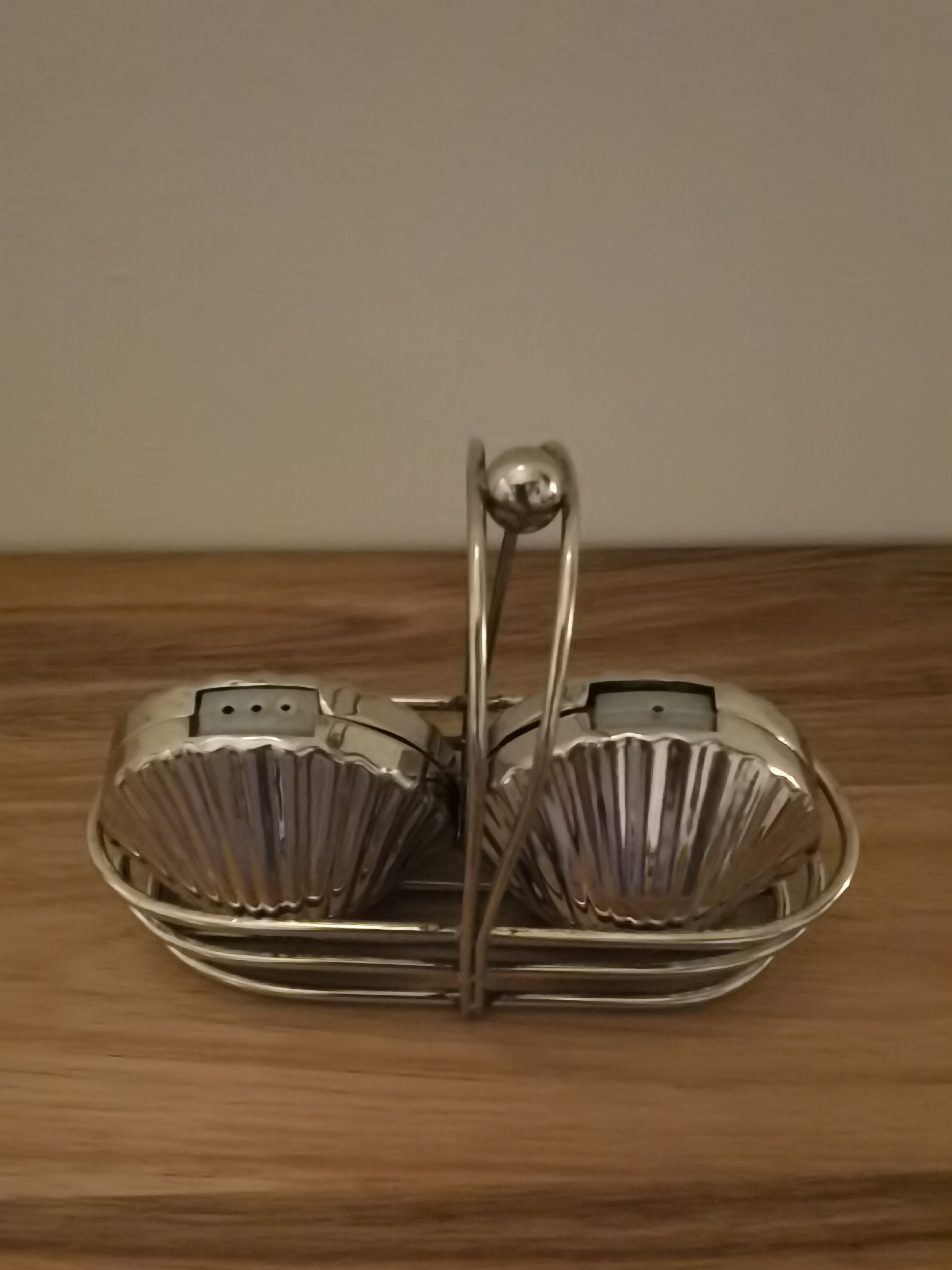 Salière et poivrière coquillage