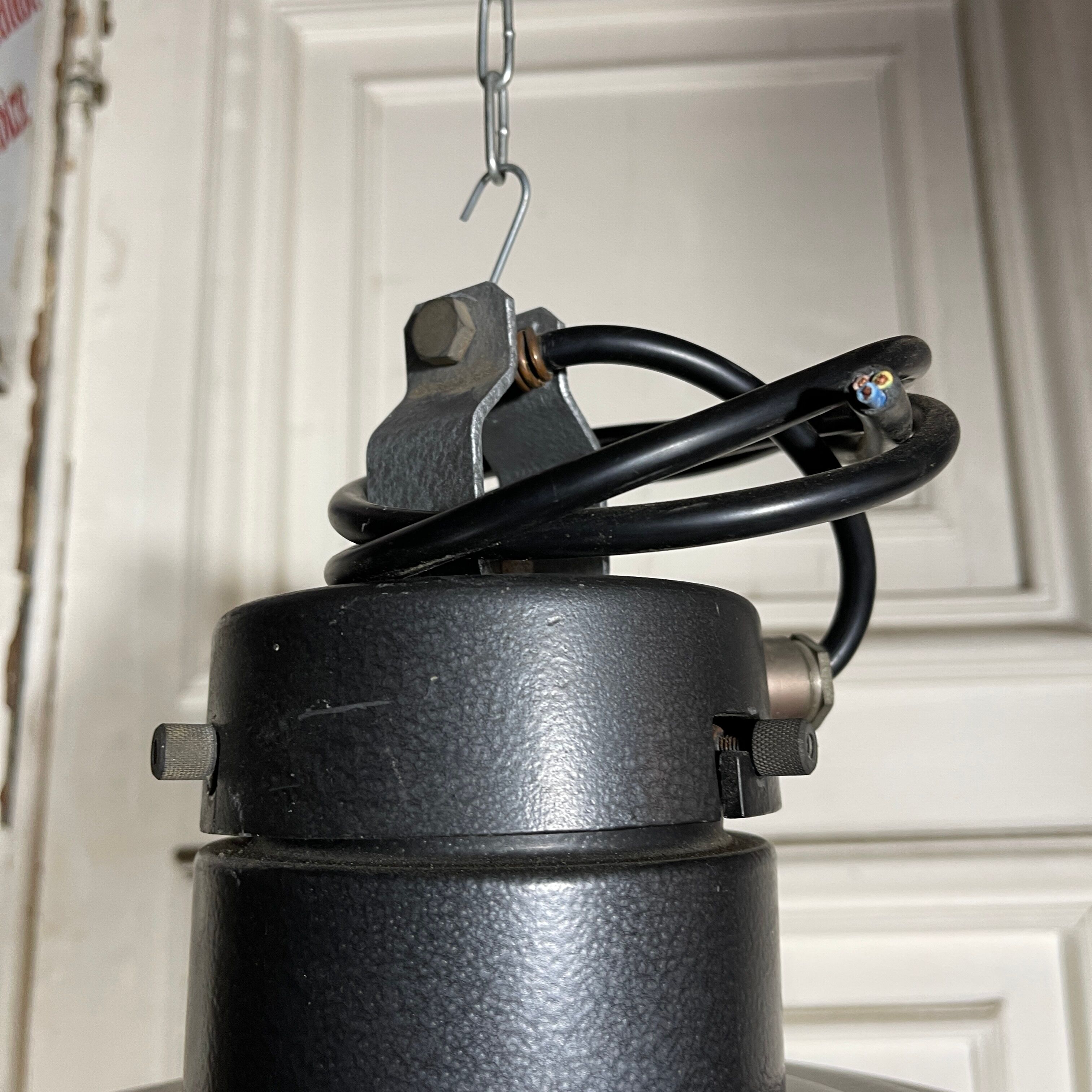 Holophane industrial suspension