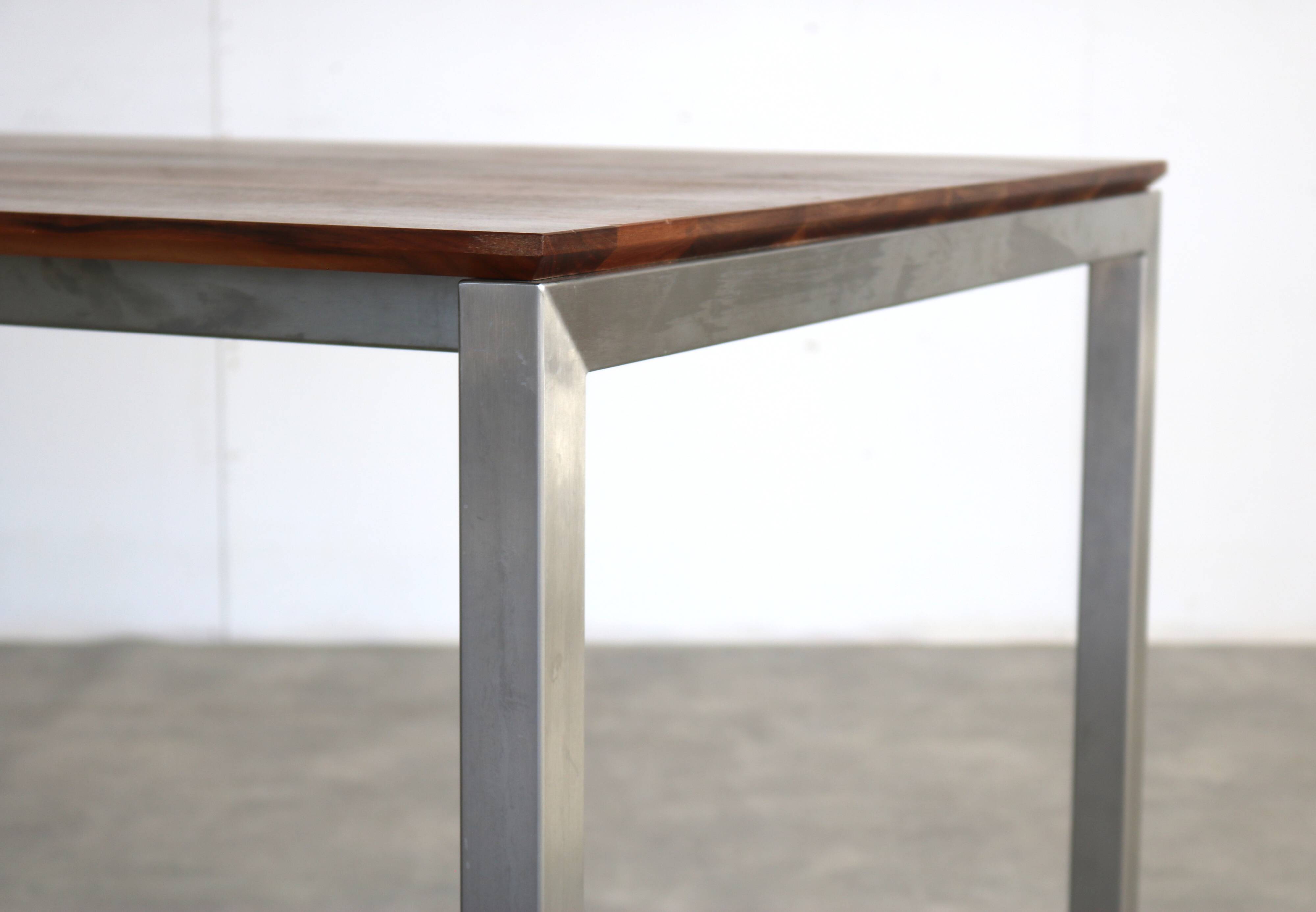 Bert Plantagie design table | dining table | walnut