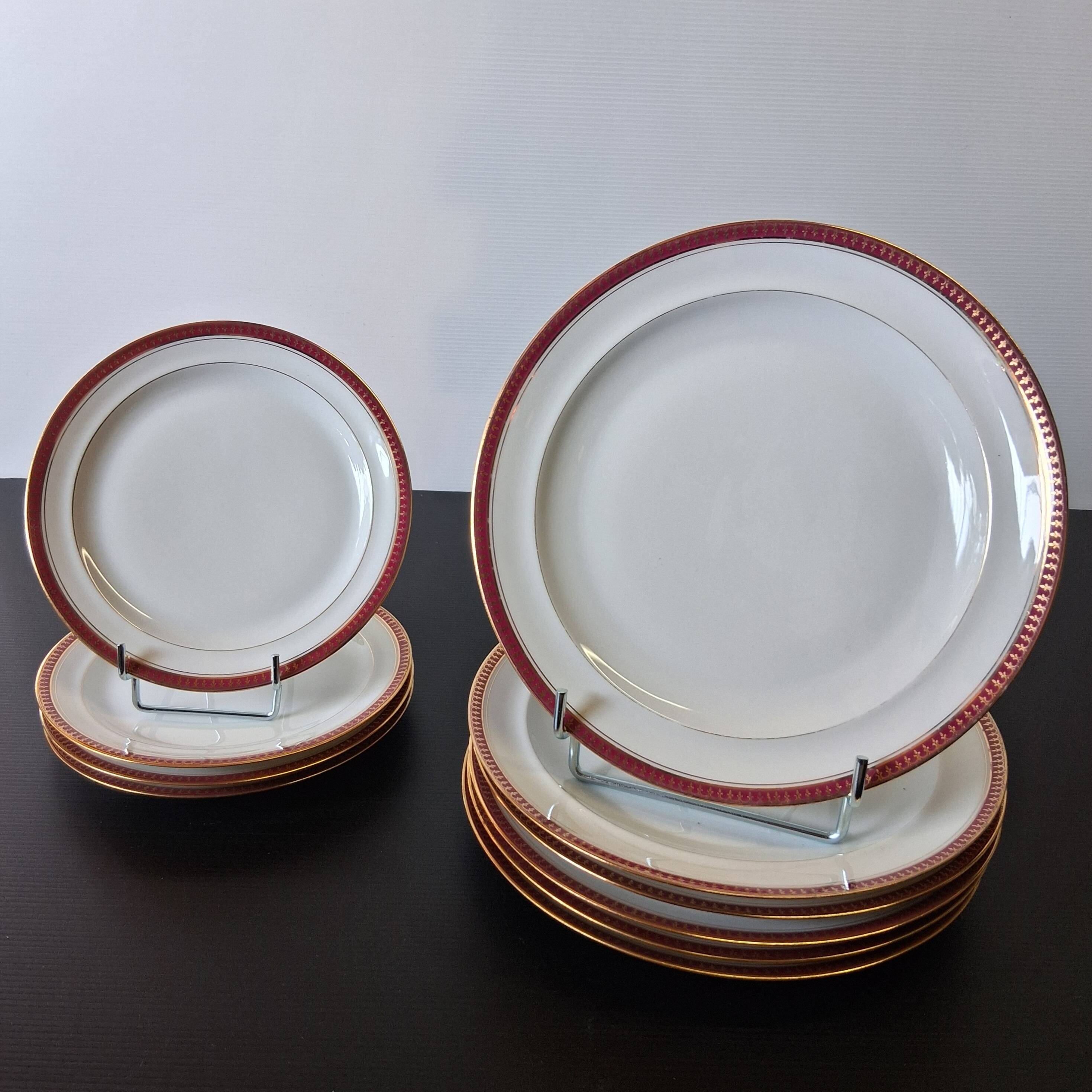 Set of porcelain plates from Chastagner et Cie in good condition.