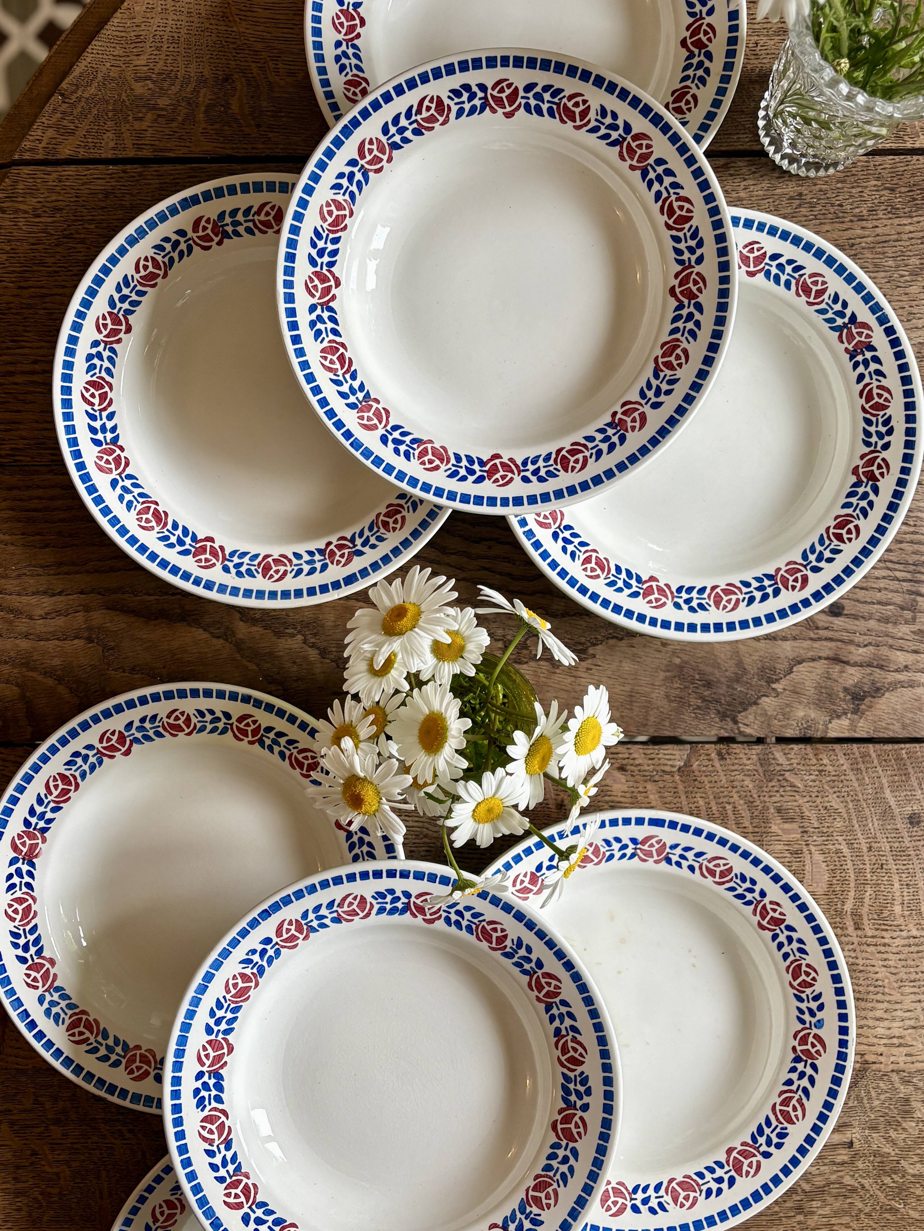 Set of 8 vintage deep plates