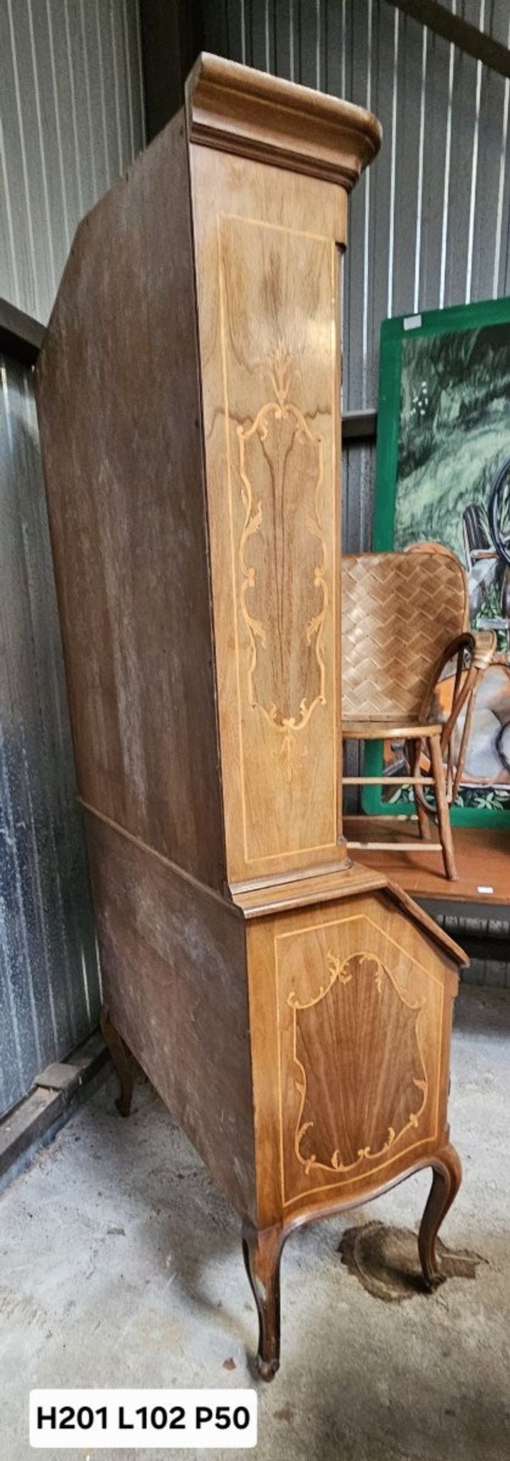 Louis XV style curved cabinet in marquetry.