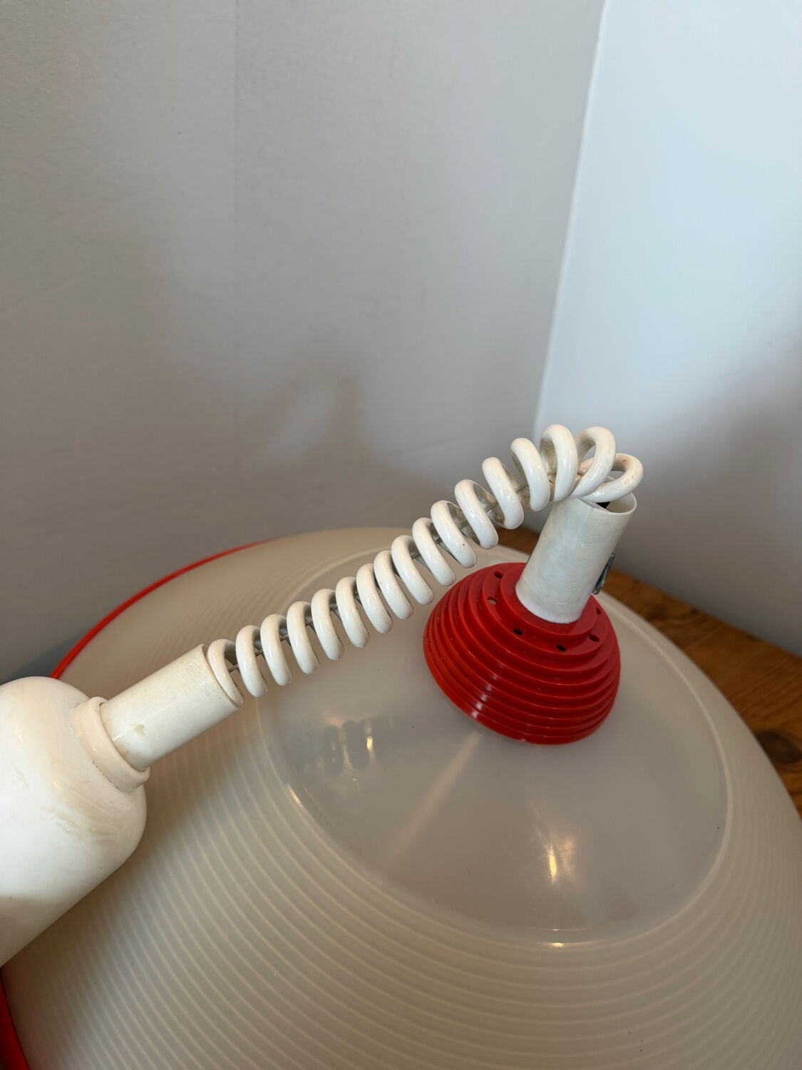 Suspension design Memphis red and white vintage model from the 80s.
