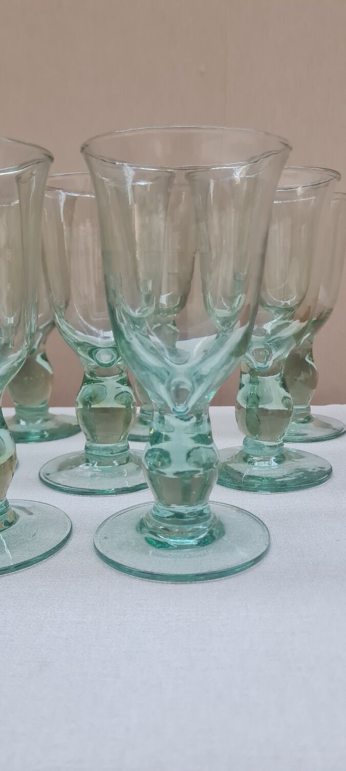 Service of 9 large blown glass stemmed glasses