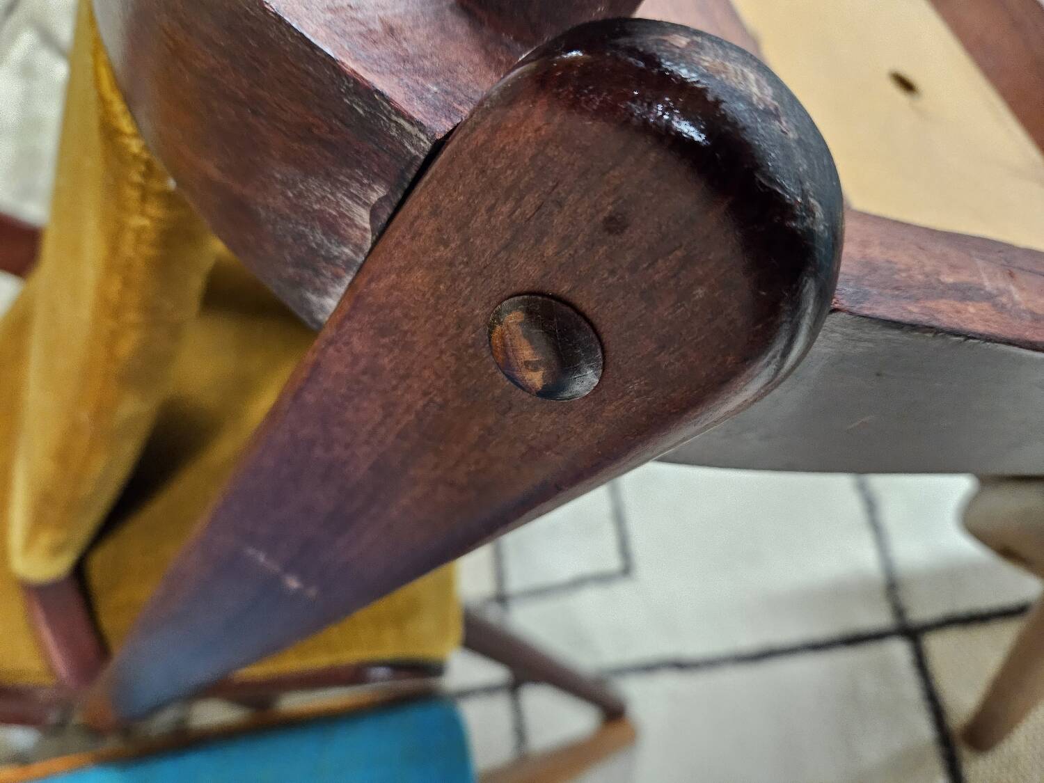 Set of 5 vintage spindle foot bistro chairs 1960"