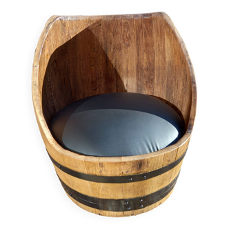 Barrel chair